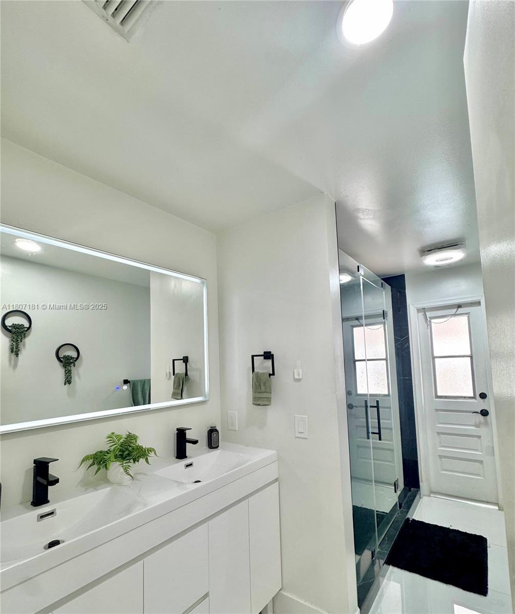 WEITZER SHAUNA MEADOWS SE - Residential