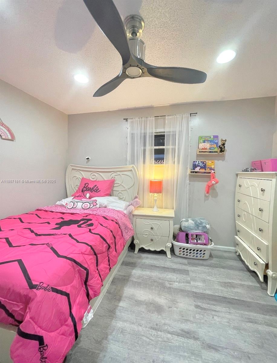 WEITZER SHAUNA MEADOWS SE - Residential