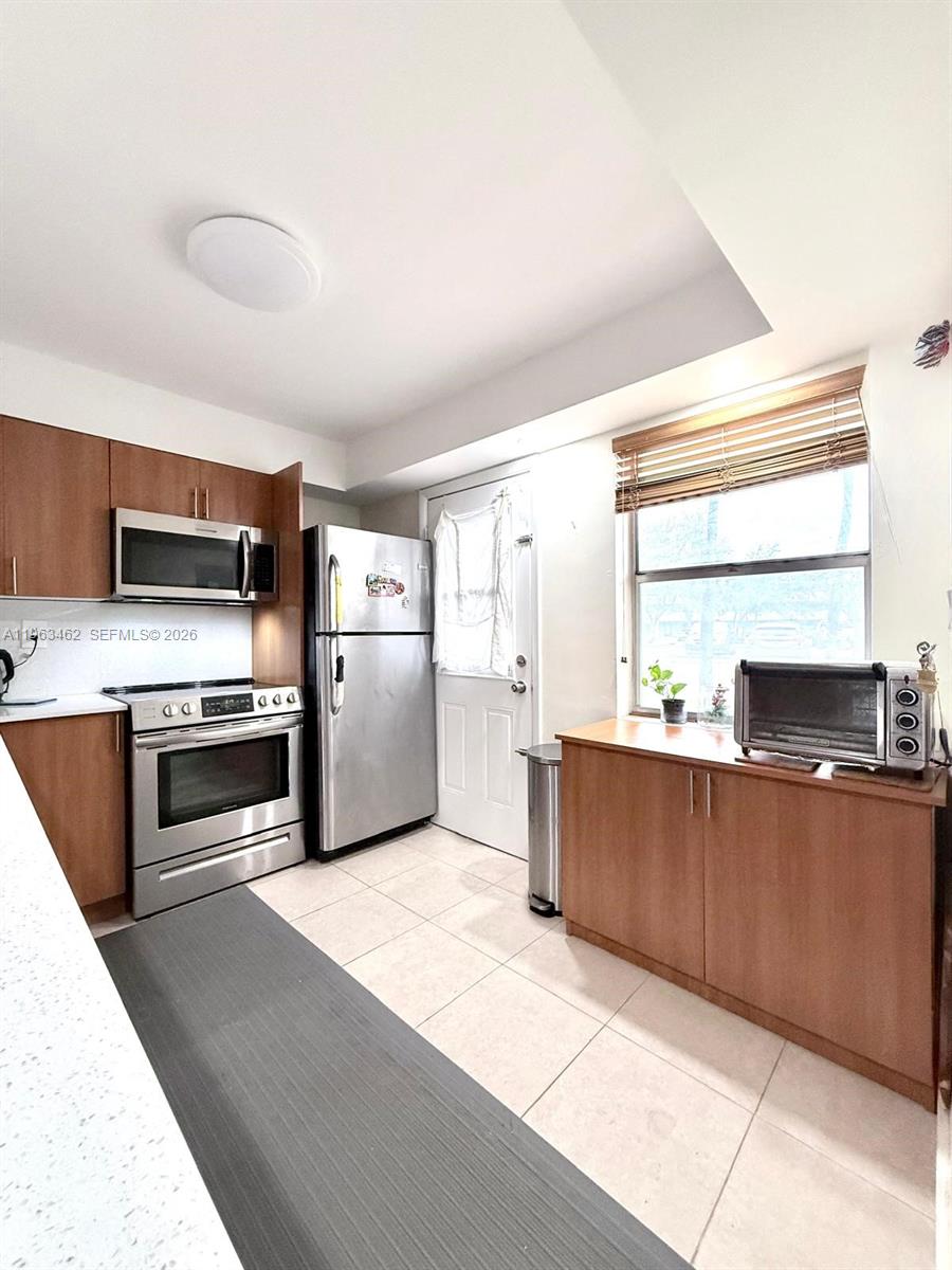 ROLLING GREEN CONDO C - Residential