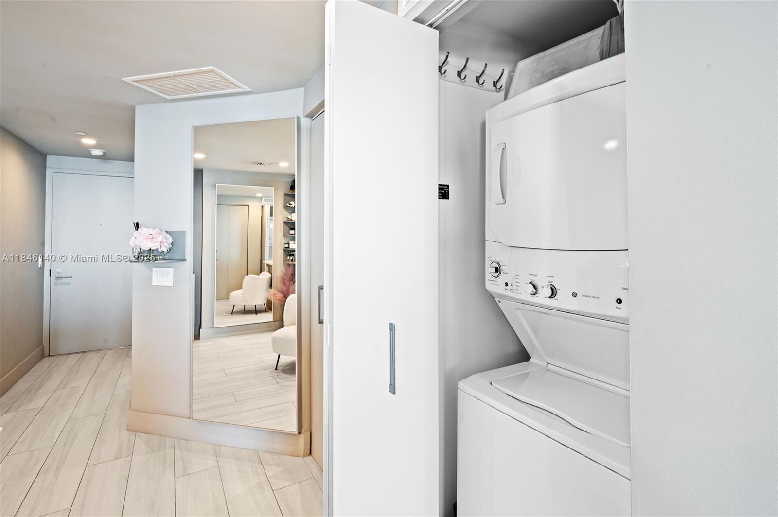 PARAISO BAY CONDO - Residential