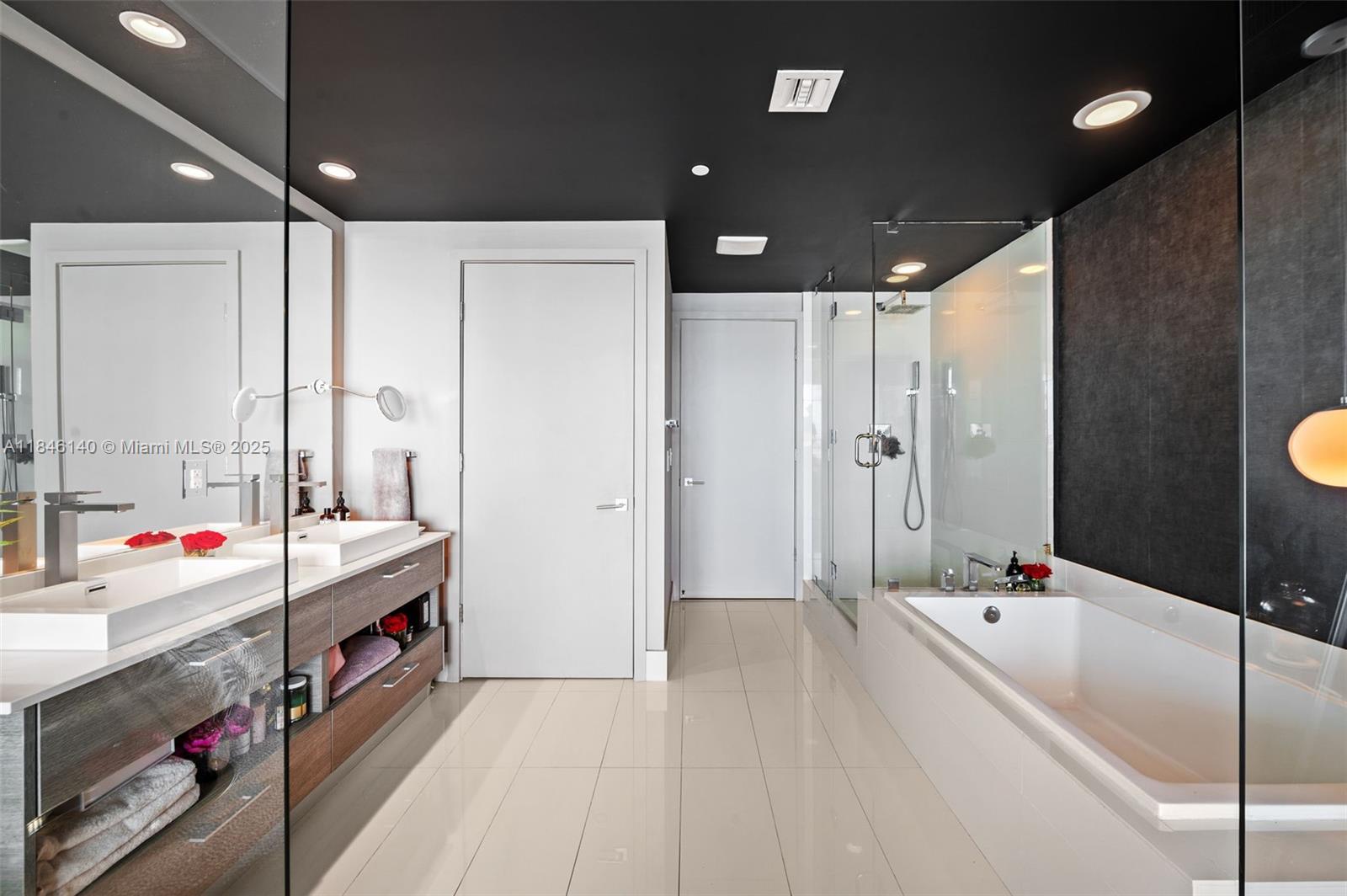 PARAISO BAY CONDO - Residential