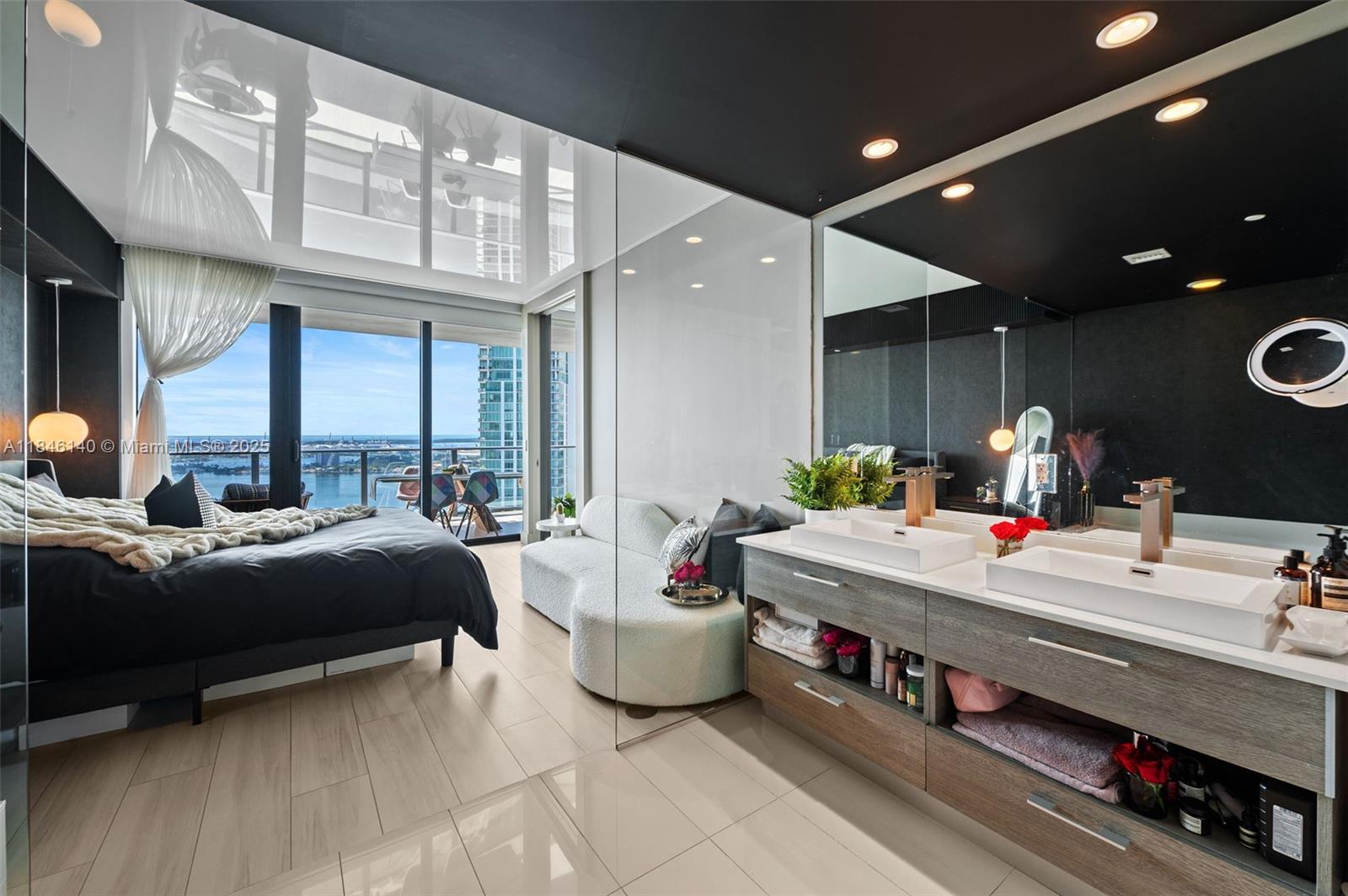 PARAISO BAY CONDO - Residential