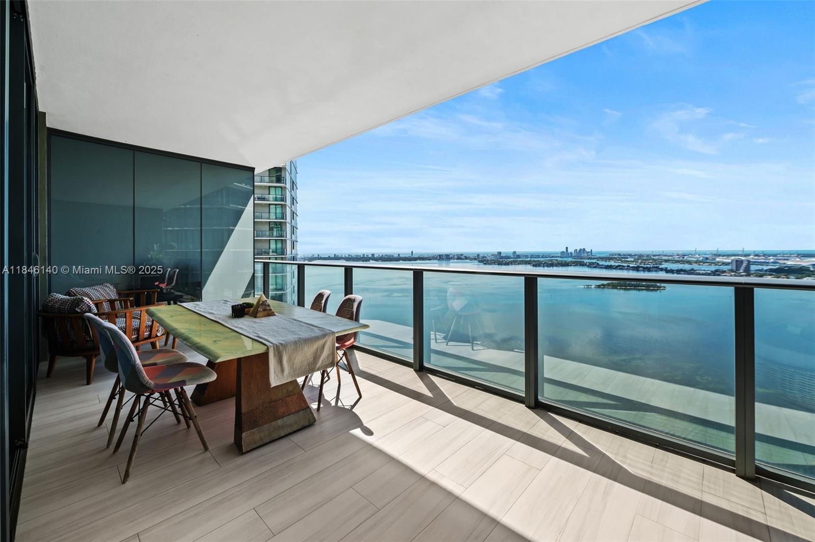 PARAISO BAY CONDO - Residential