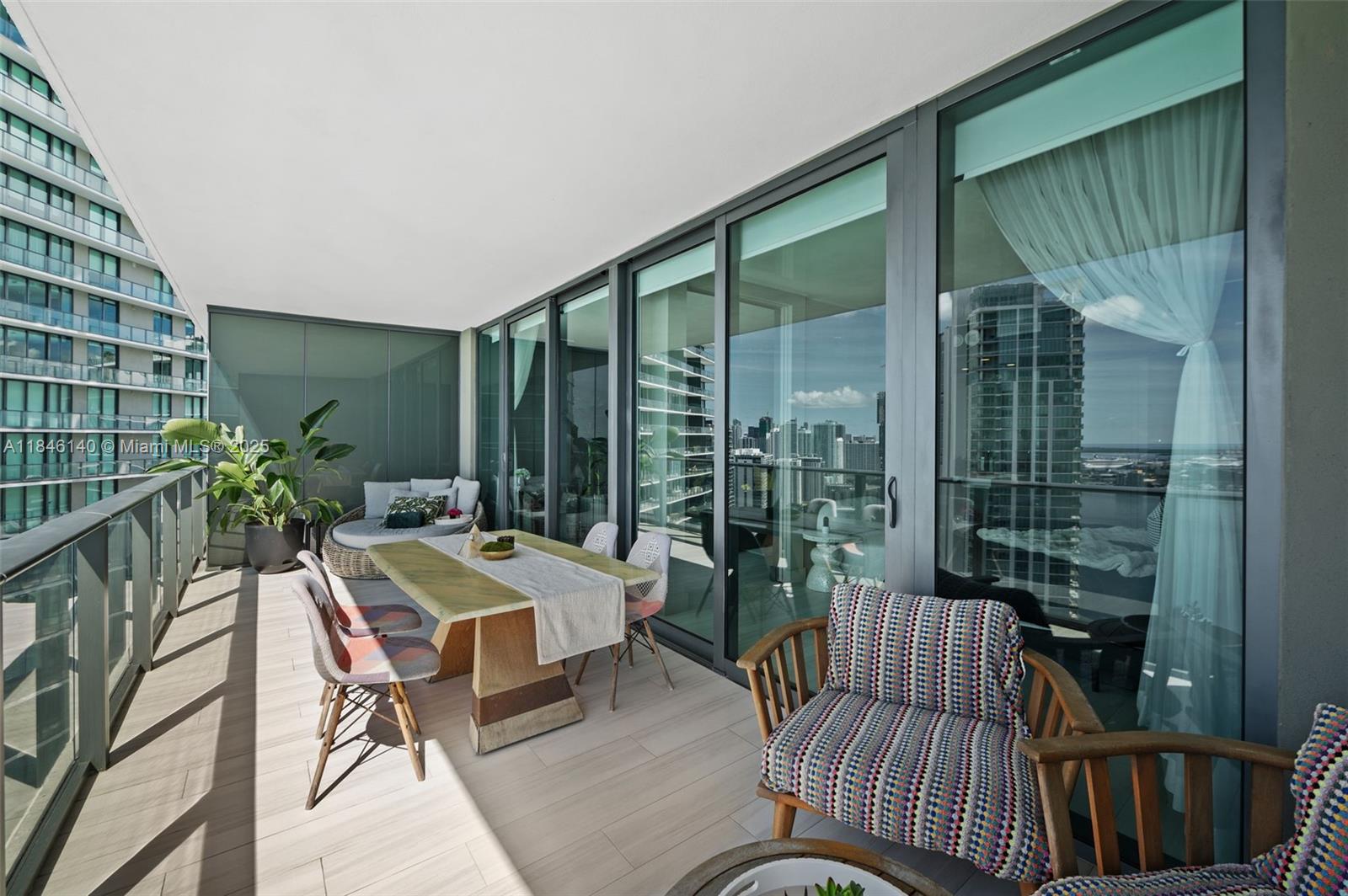 PARAISO BAY CONDO - Residential