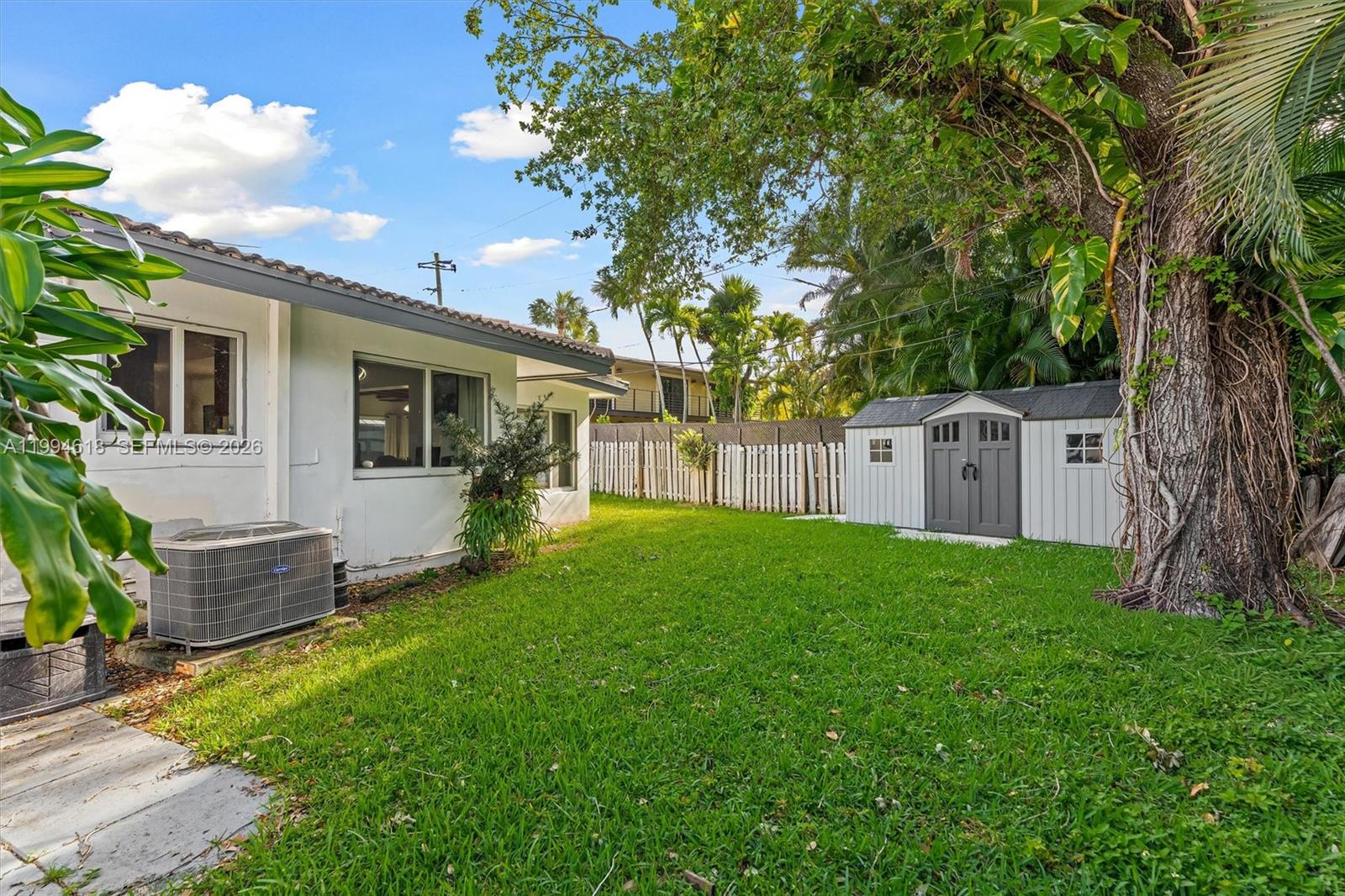 Lloyd Estates 25-47 B - Residential