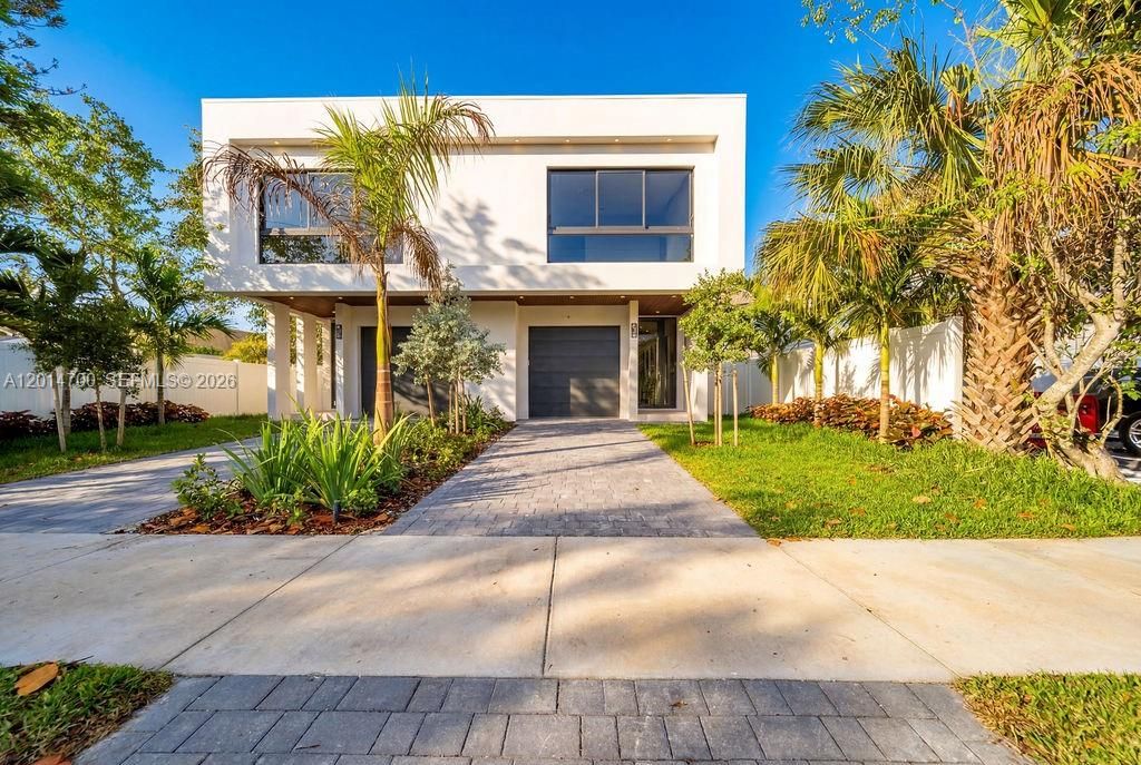 Photo of 904 NE 17th Ter, Fort Lauderdale, FL 33304 (MLS # A12014700)