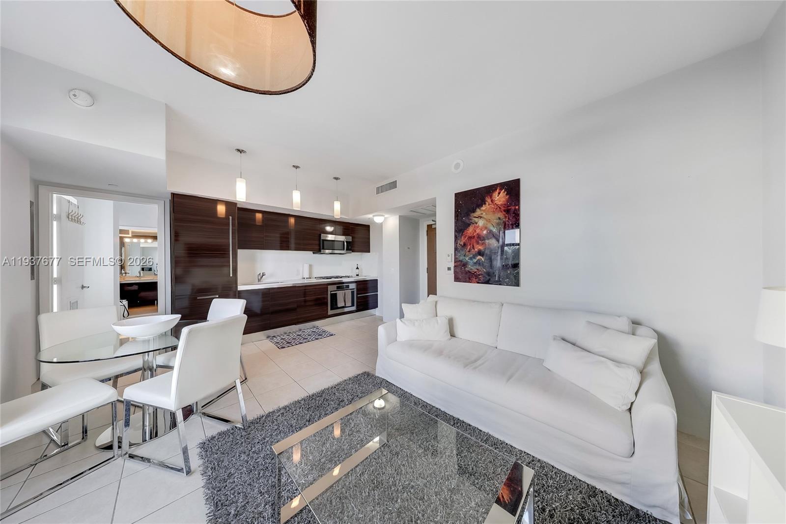 3739 Collins Ave N-306