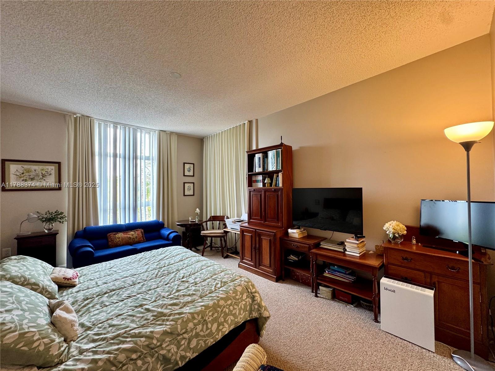 DORAL HOUSE CONDO NO 2 - Residential