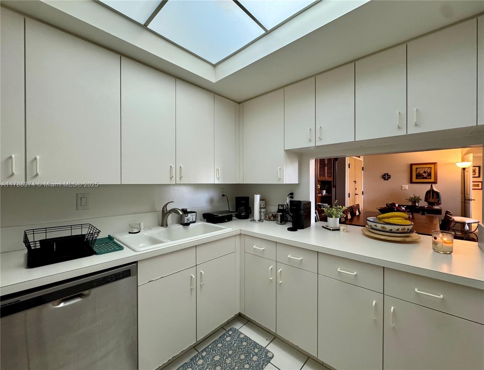 DORAL HOUSE CONDO NO 2 - Residential