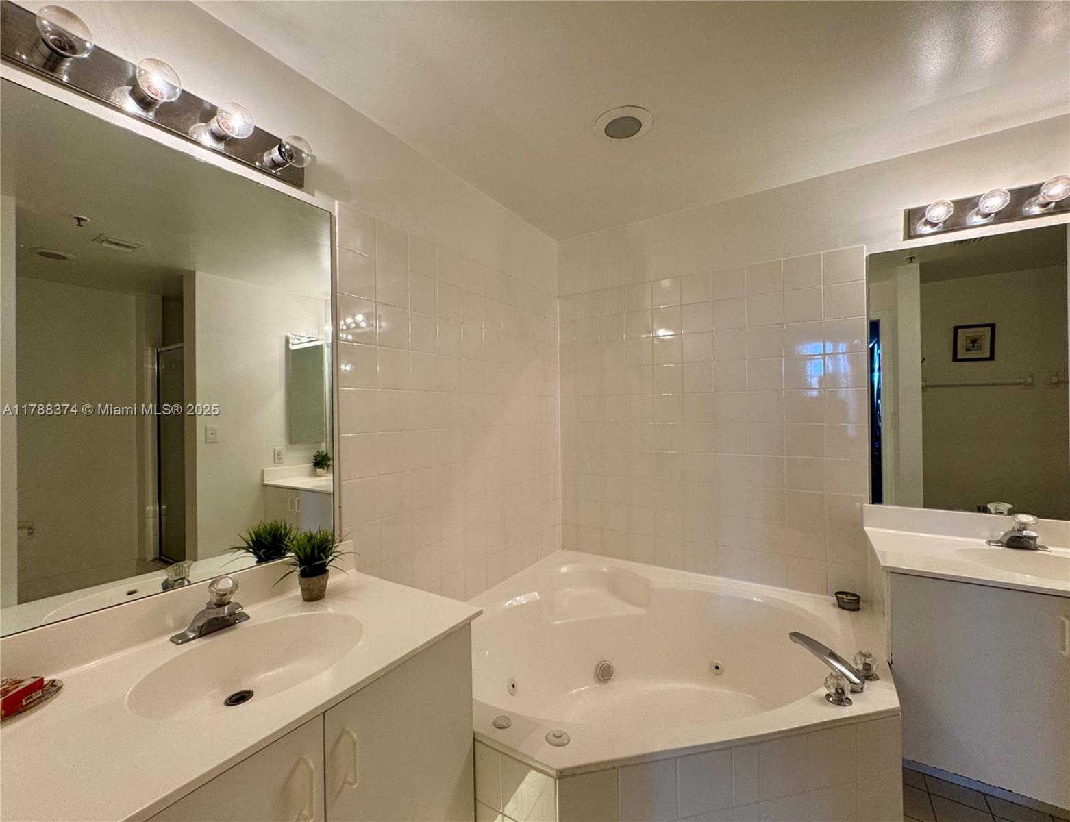 DORAL HOUSE CONDO NO 2 - Residential