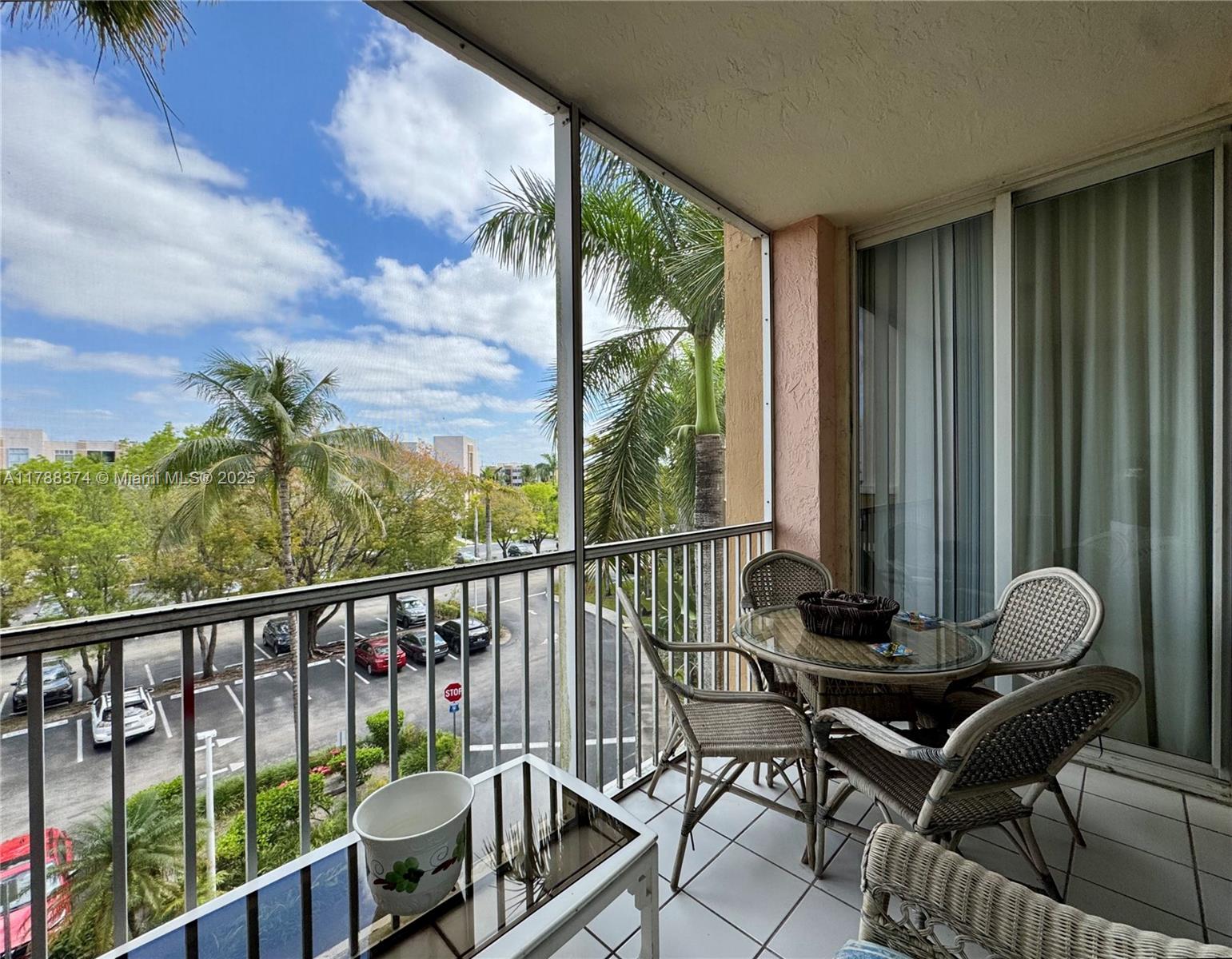 DORAL HOUSE CONDO NO 2 - Residential