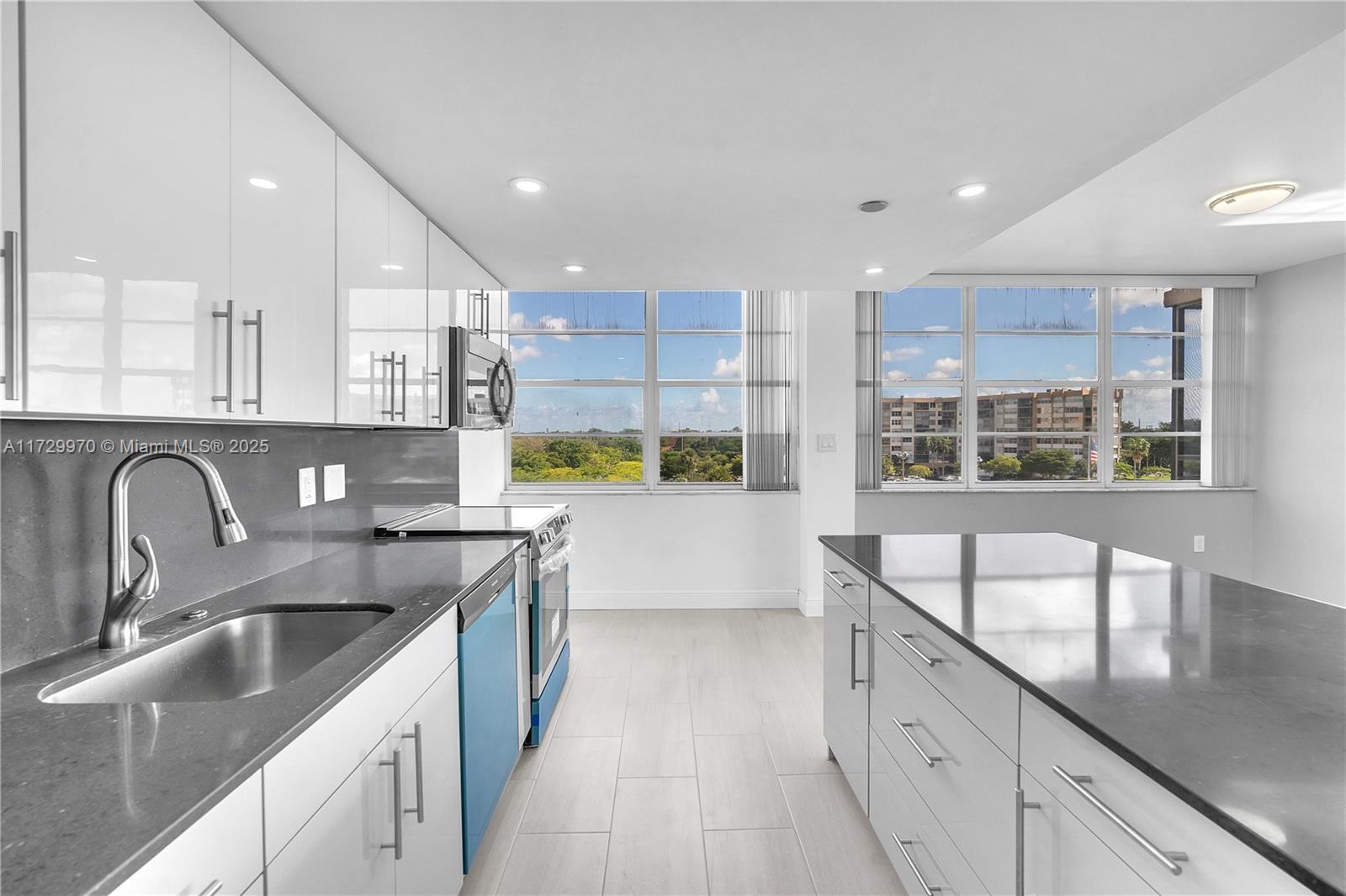 Property for Sale at 1000 Saint Charles Pl 512, Pembroke Pines, Miami-Dade County, Florida - Bedrooms: 2 
Bathrooms: 2  - $230,000