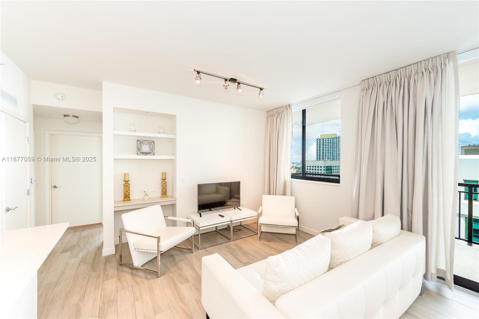 999 SW 1st Ave 3114