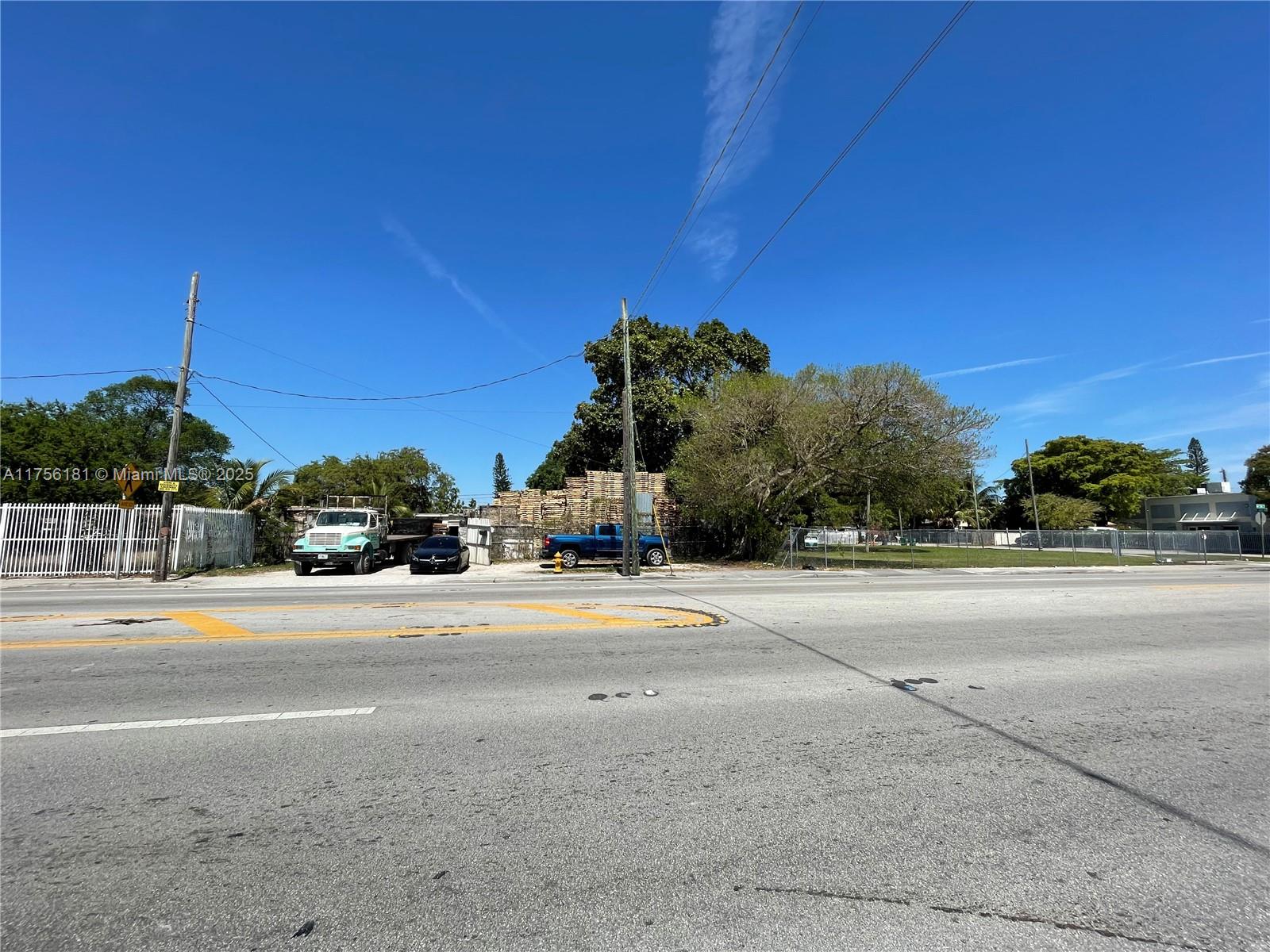 HIALEAH HEIGHTS - Land