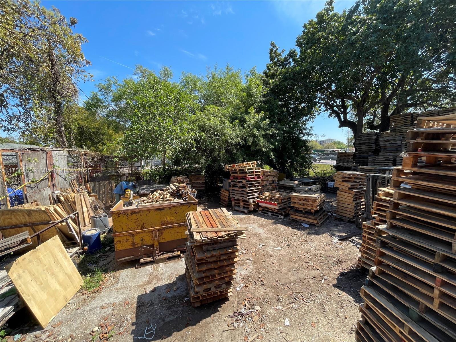 HIALEAH HEIGHTS - Land