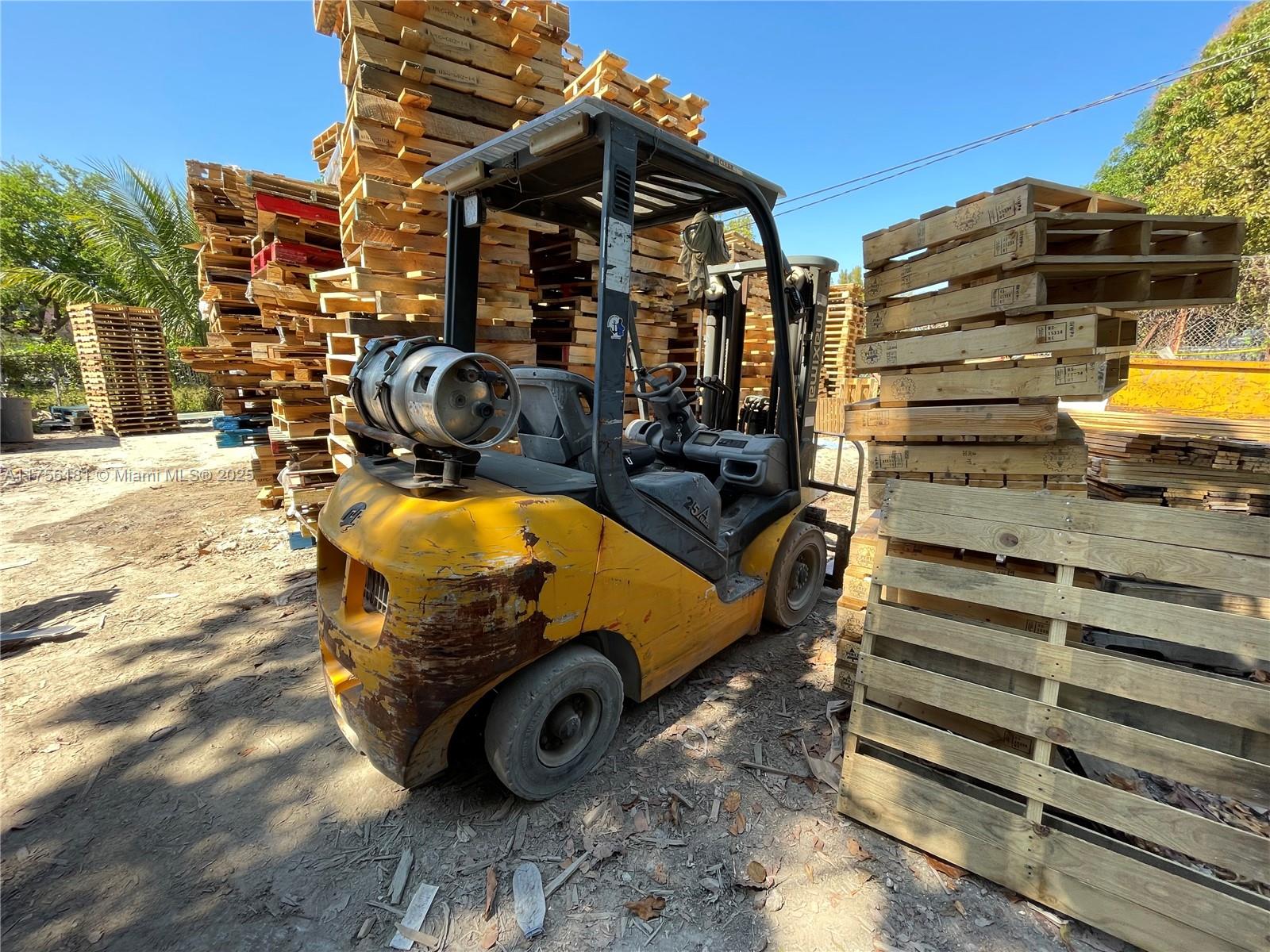 HIALEAH HEIGHTS - Land