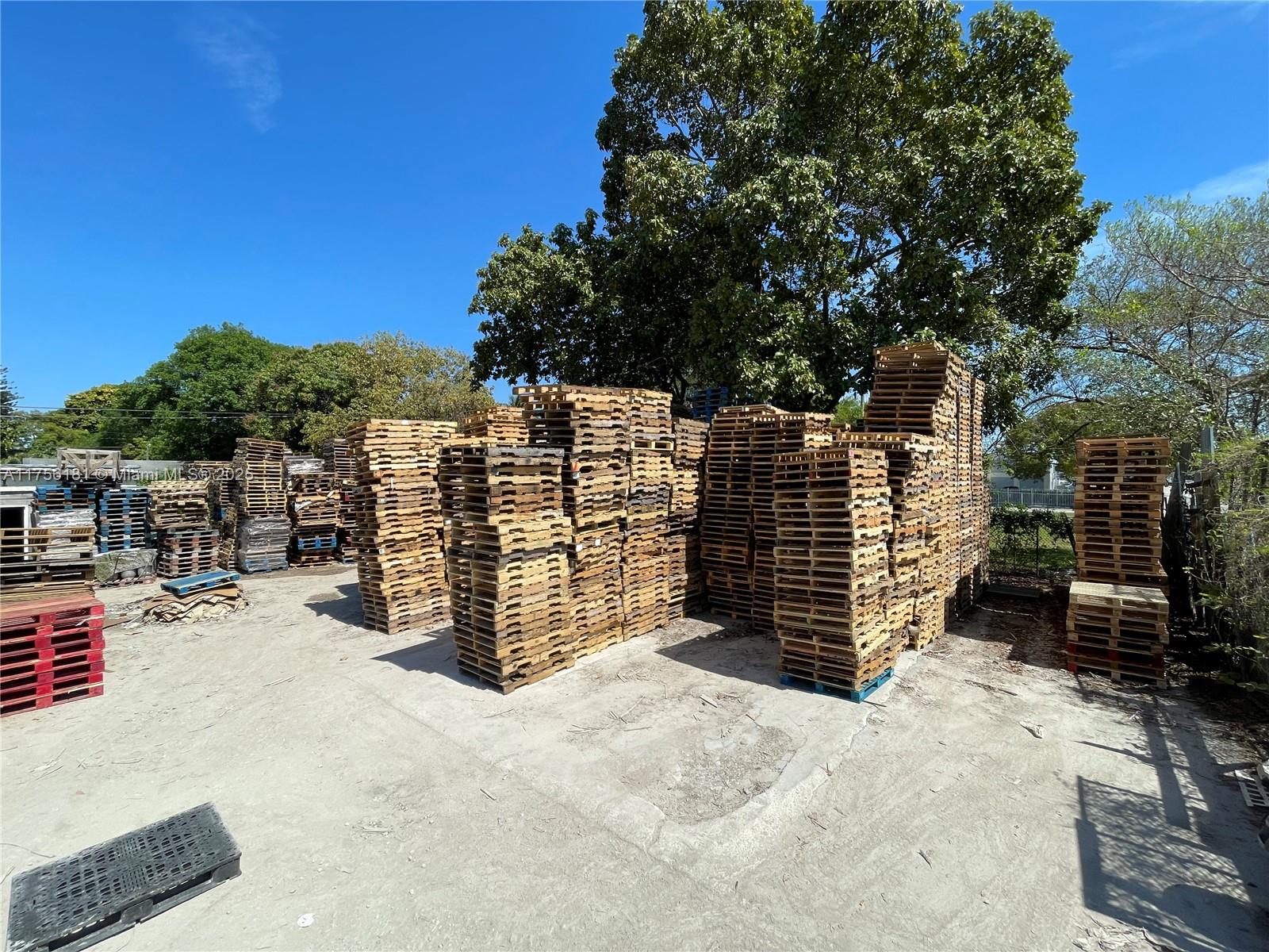 HIALEAH HEIGHTS - Land