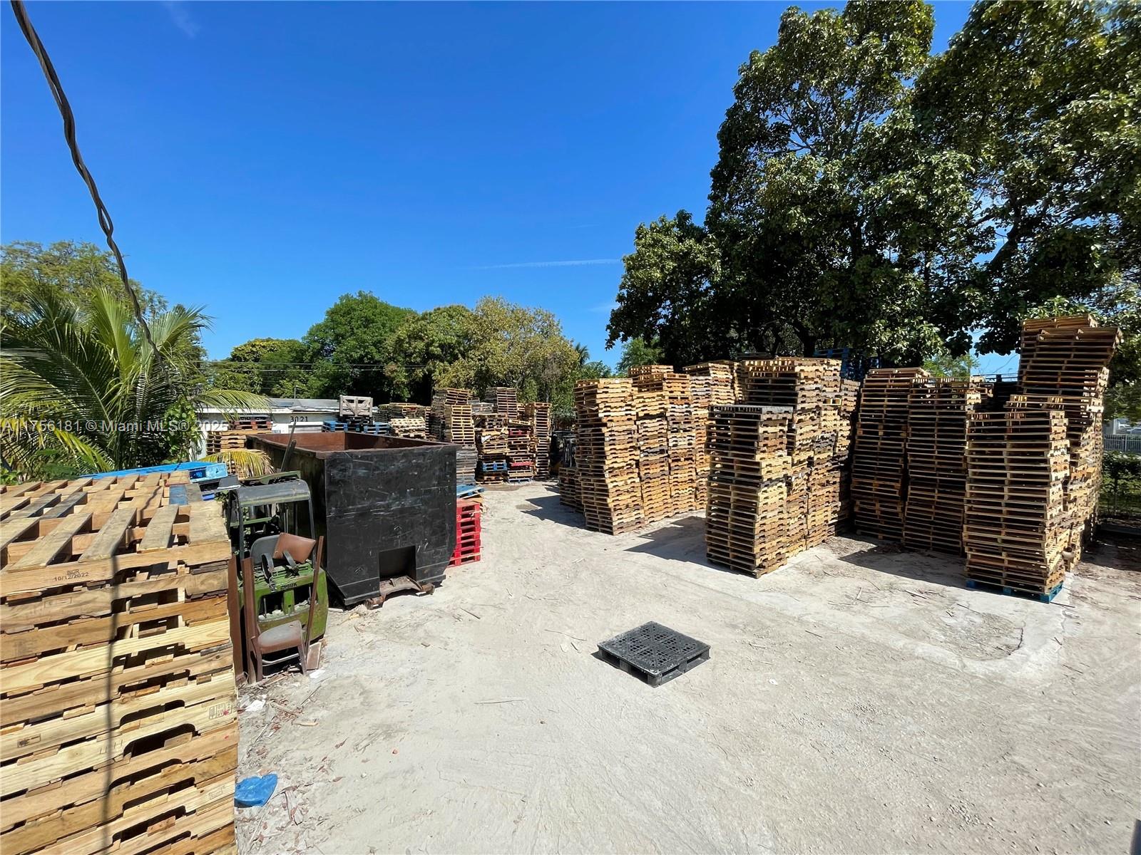 HIALEAH HEIGHTS - Land