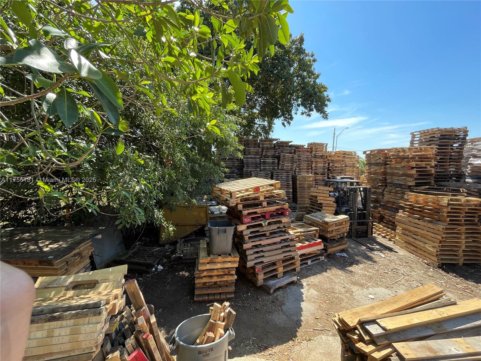 HIALEAH HEIGHTS - Land