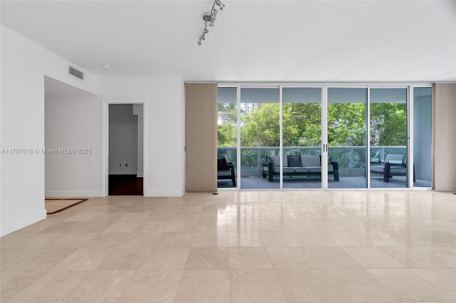 2127 Brickell Ave 505