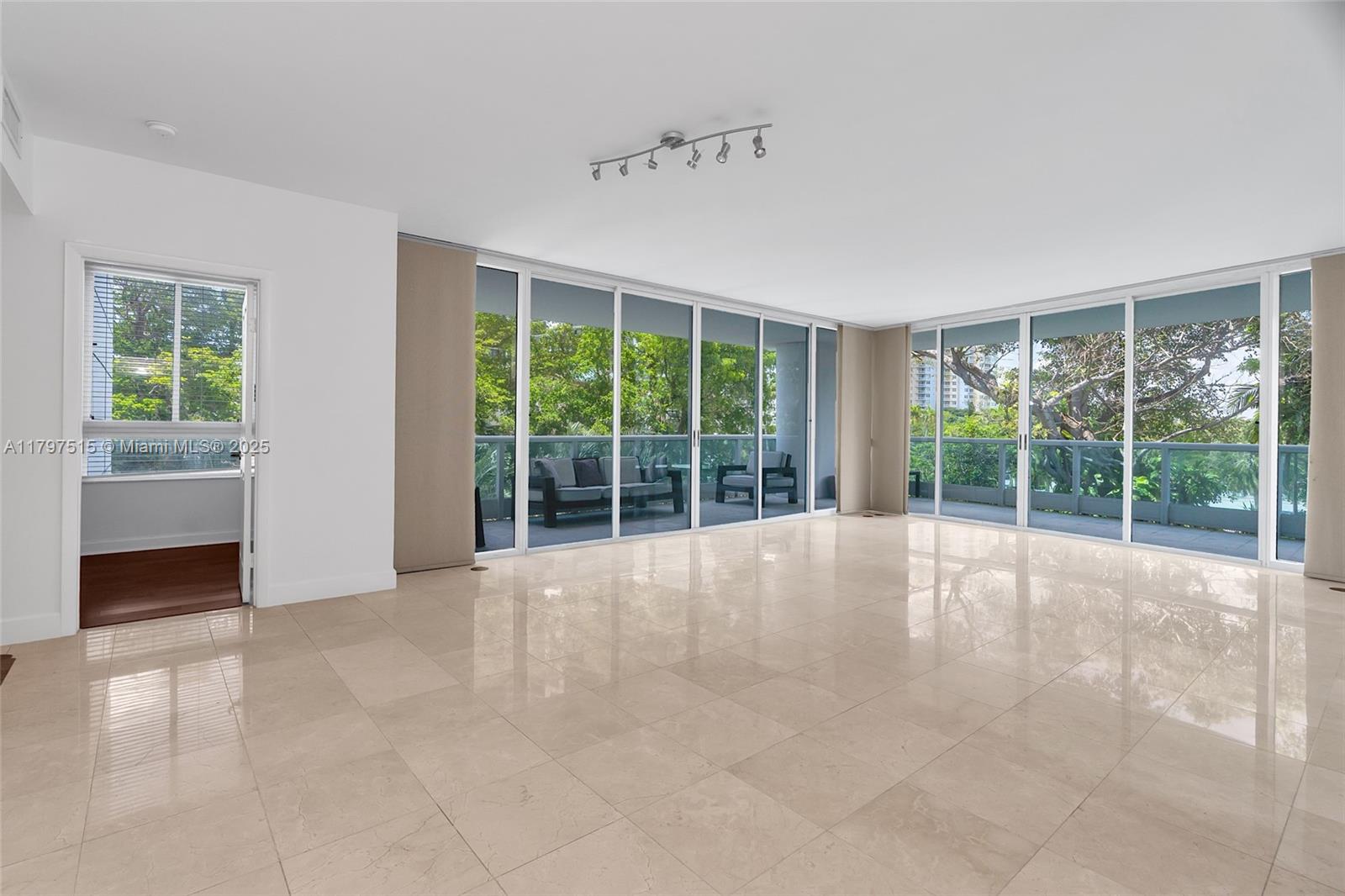 2127 Brickell Ave 505