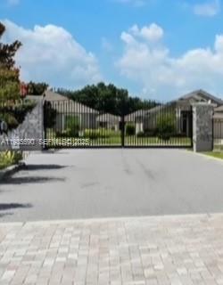 8240 Campbell Crossing