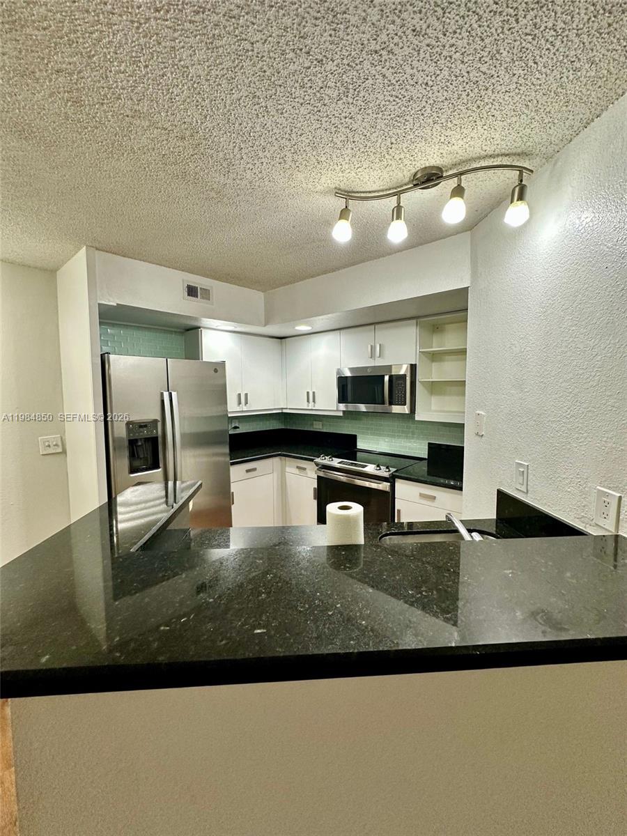 ISLES AT LAGO MAR CONDO - Residential Lease