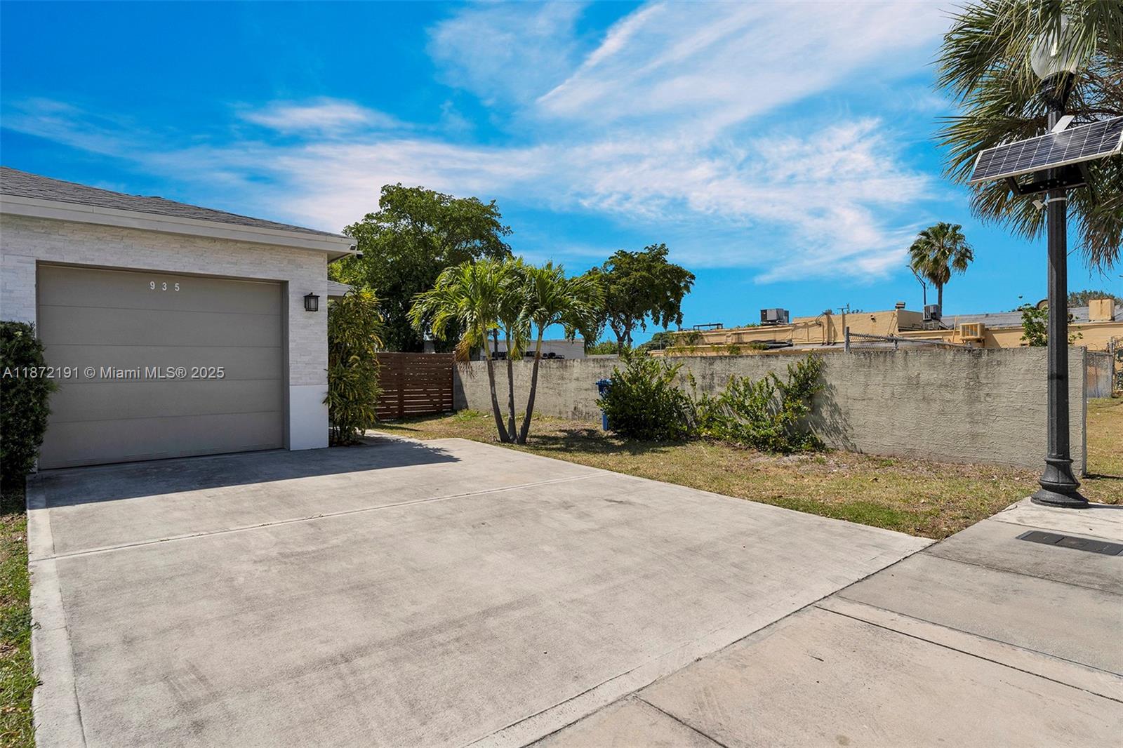 View photos, virtual tours, details... 935 NW 2nd Ave