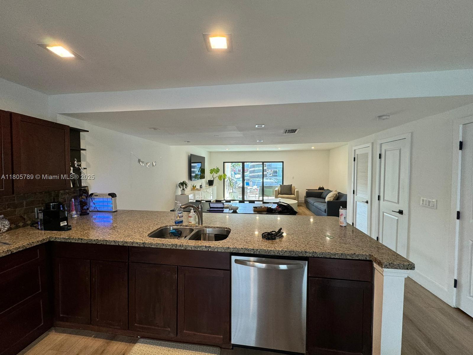 BEACH CLUB VILLAS CONDO - Residential