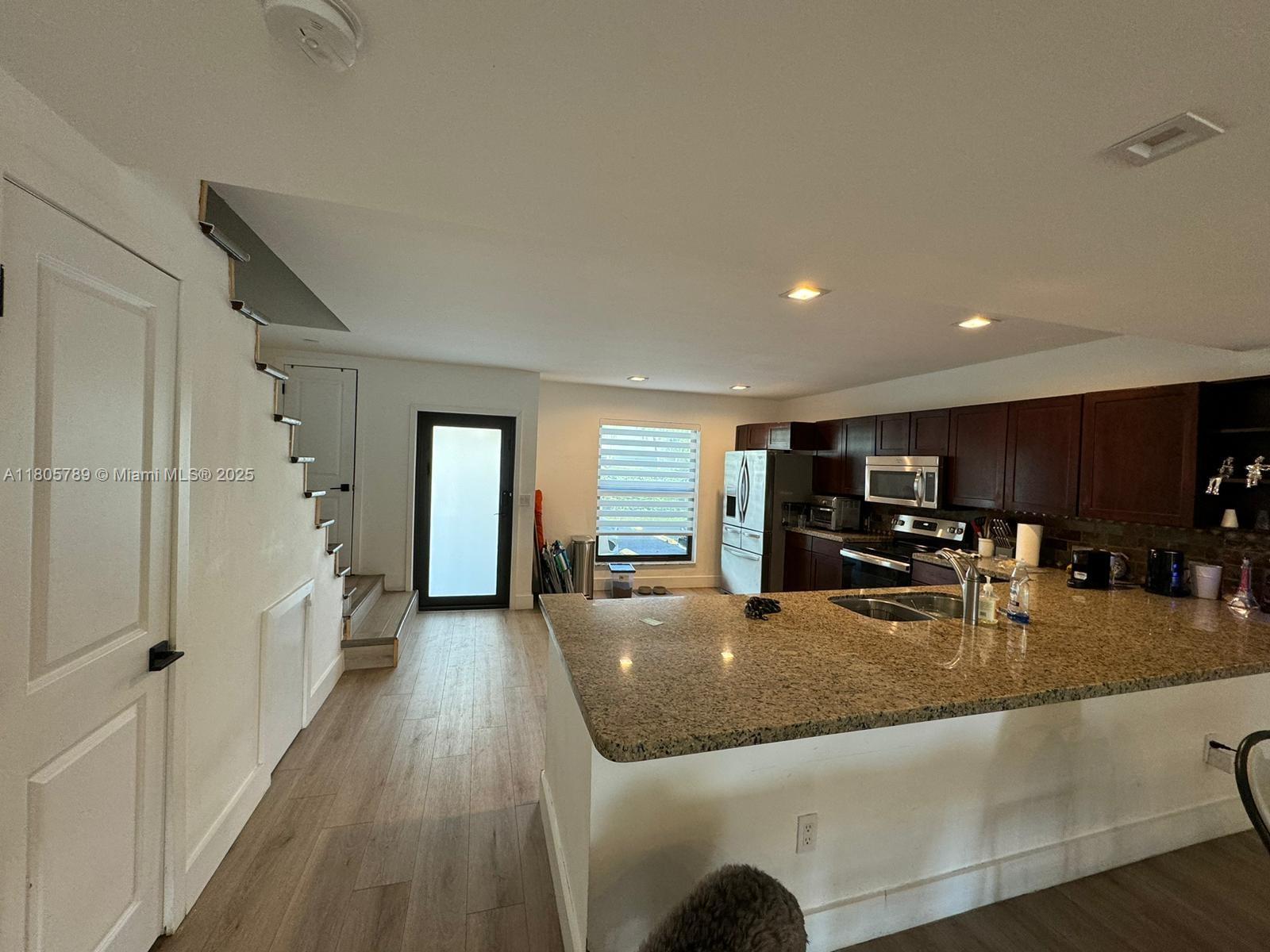 BEACH CLUB VILLAS CONDO - Residential