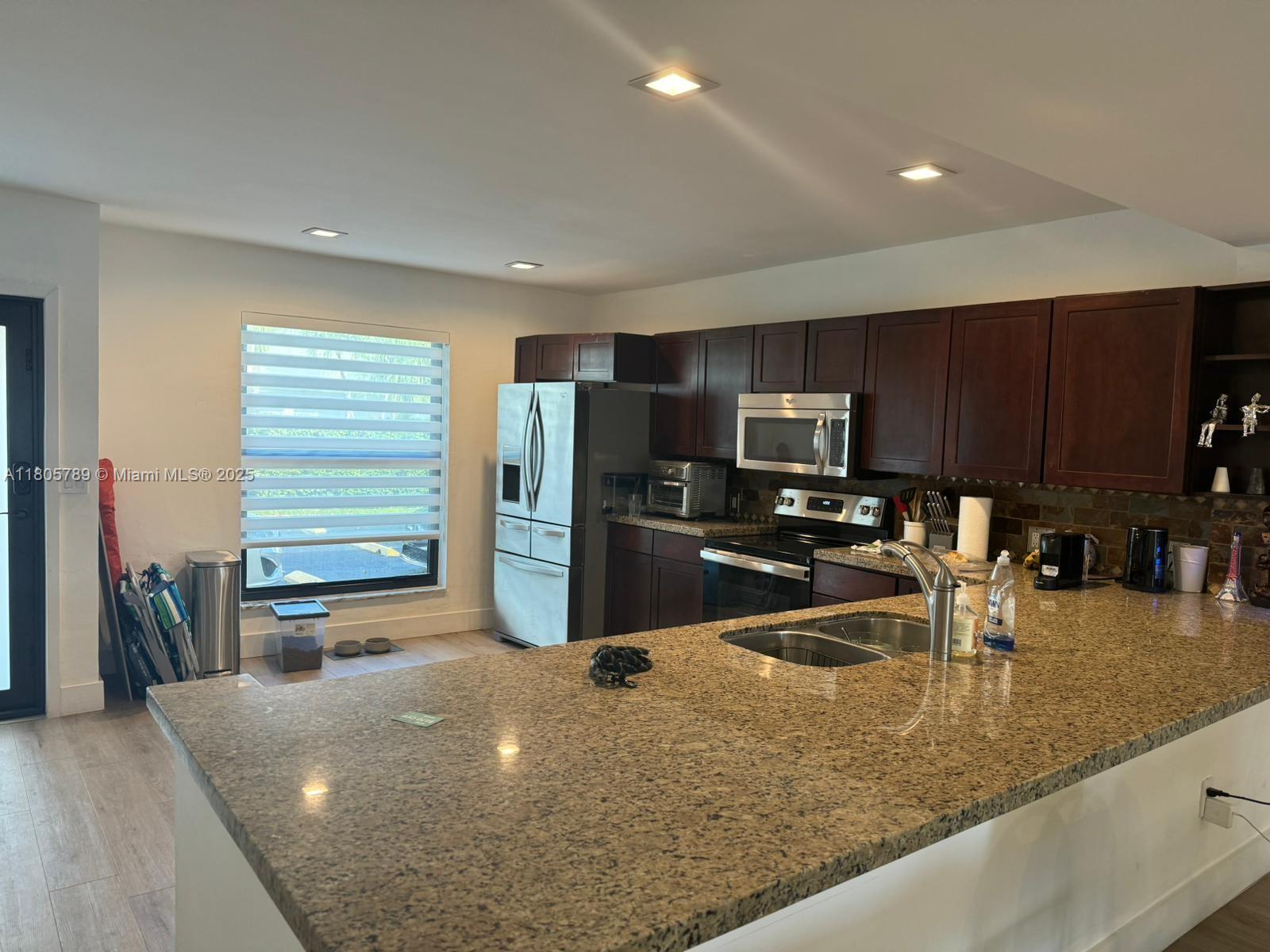BEACH CLUB VILLAS CONDO - Residential