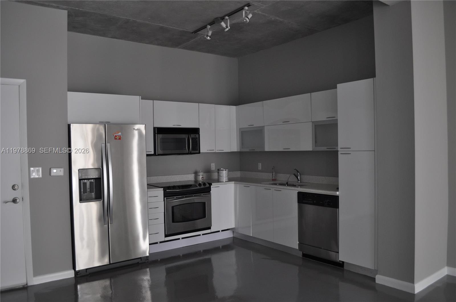 THE LOFT DOWNTOWN CONDO - Residential Lease