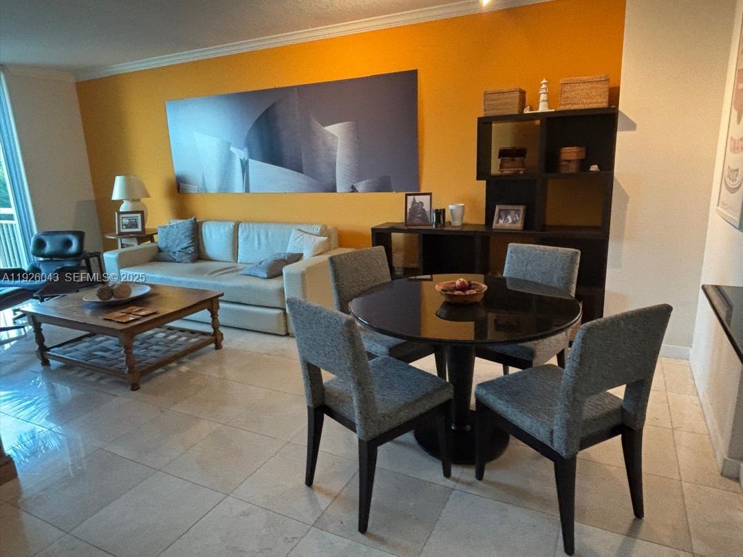 2000 N Bayshore Dr 318