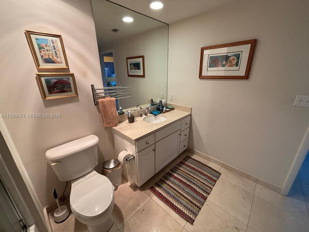 2000 N Bayshore Dr 318