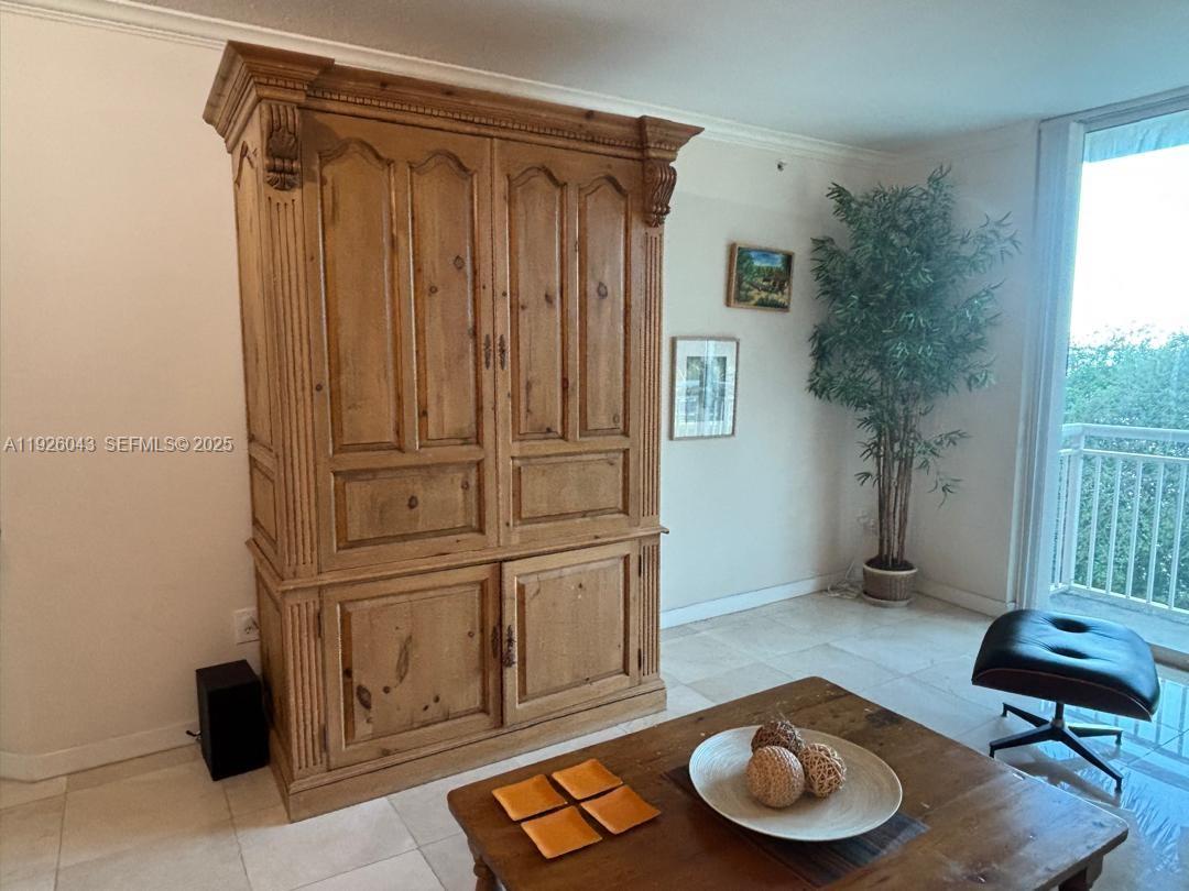 2000 N Bayshore Dr 318