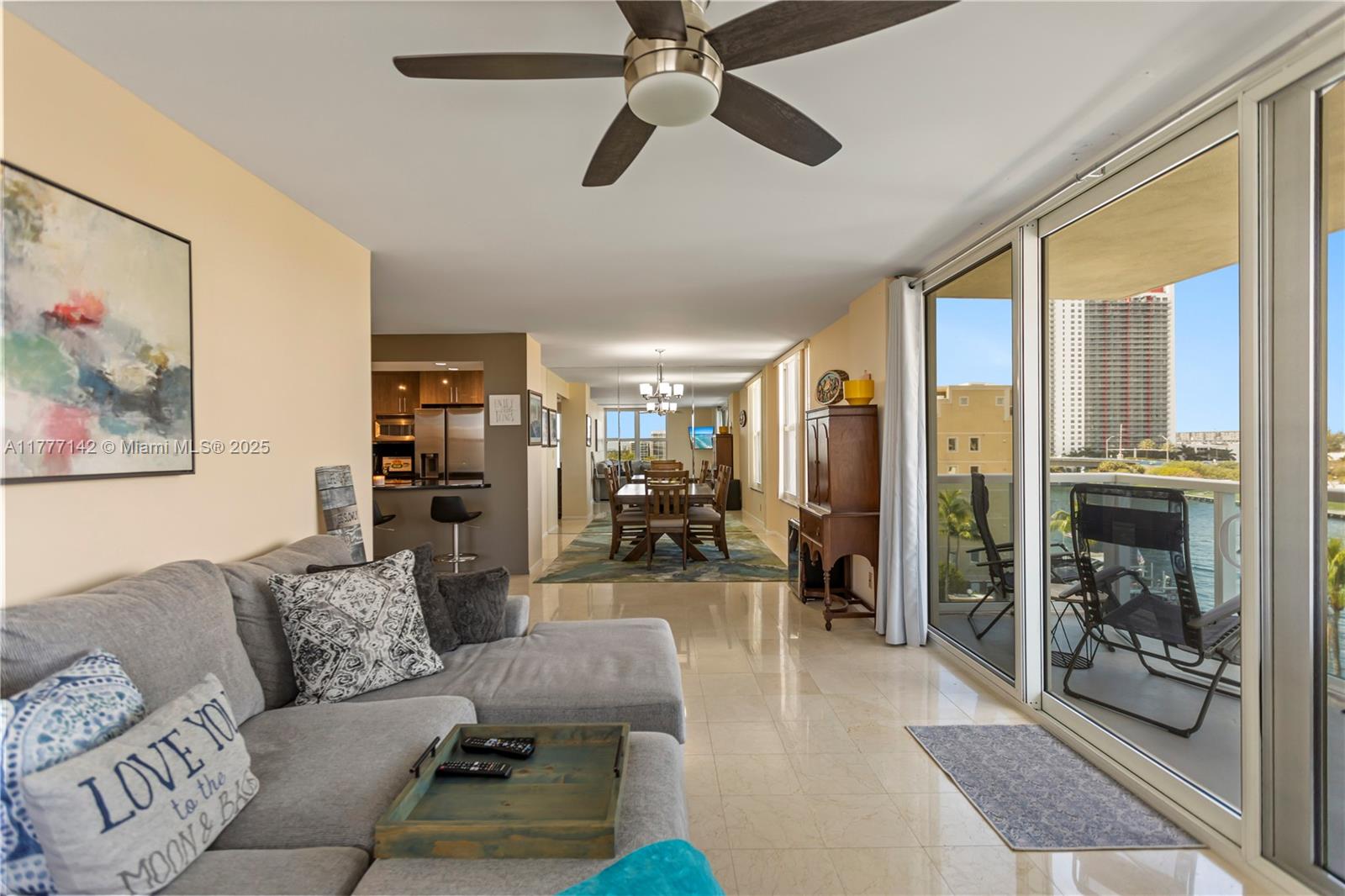 HALLMARK OF HOLLYWOOD CON - Residential