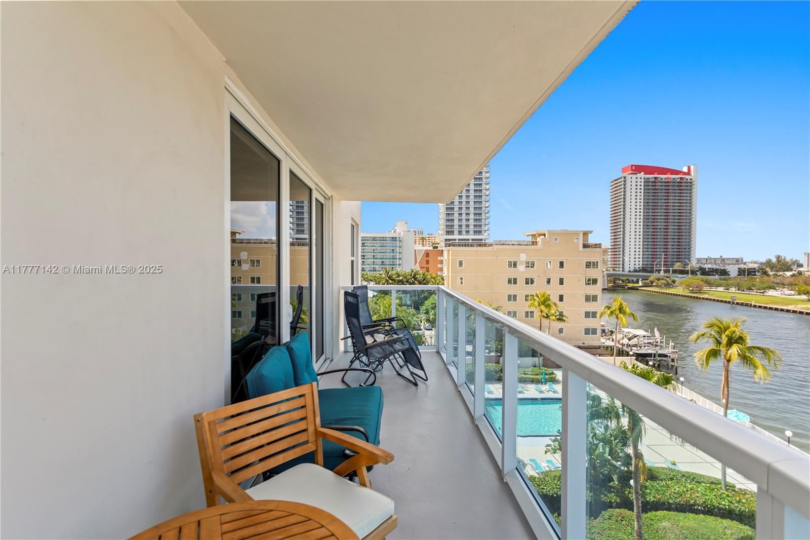 HALLMARK OF HOLLYWOOD CON - Residential