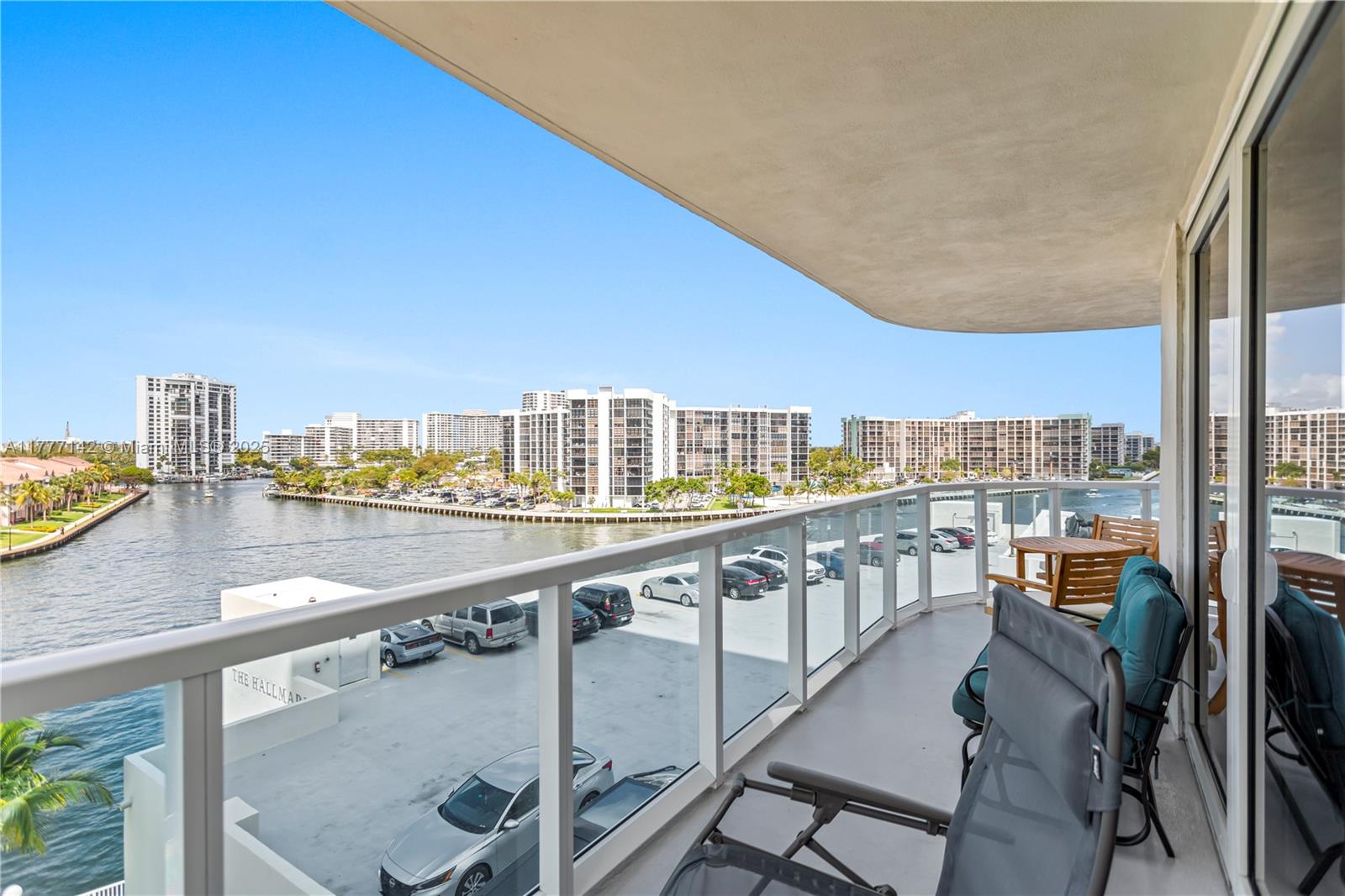 HALLMARK OF HOLLYWOOD CON - Residential