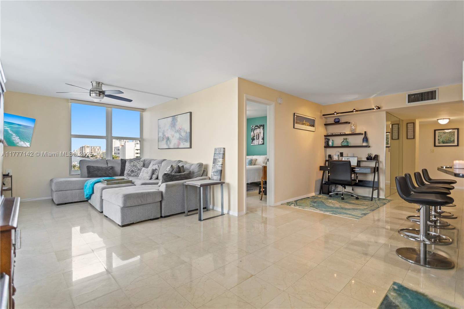 HALLMARK OF HOLLYWOOD CON - Residential