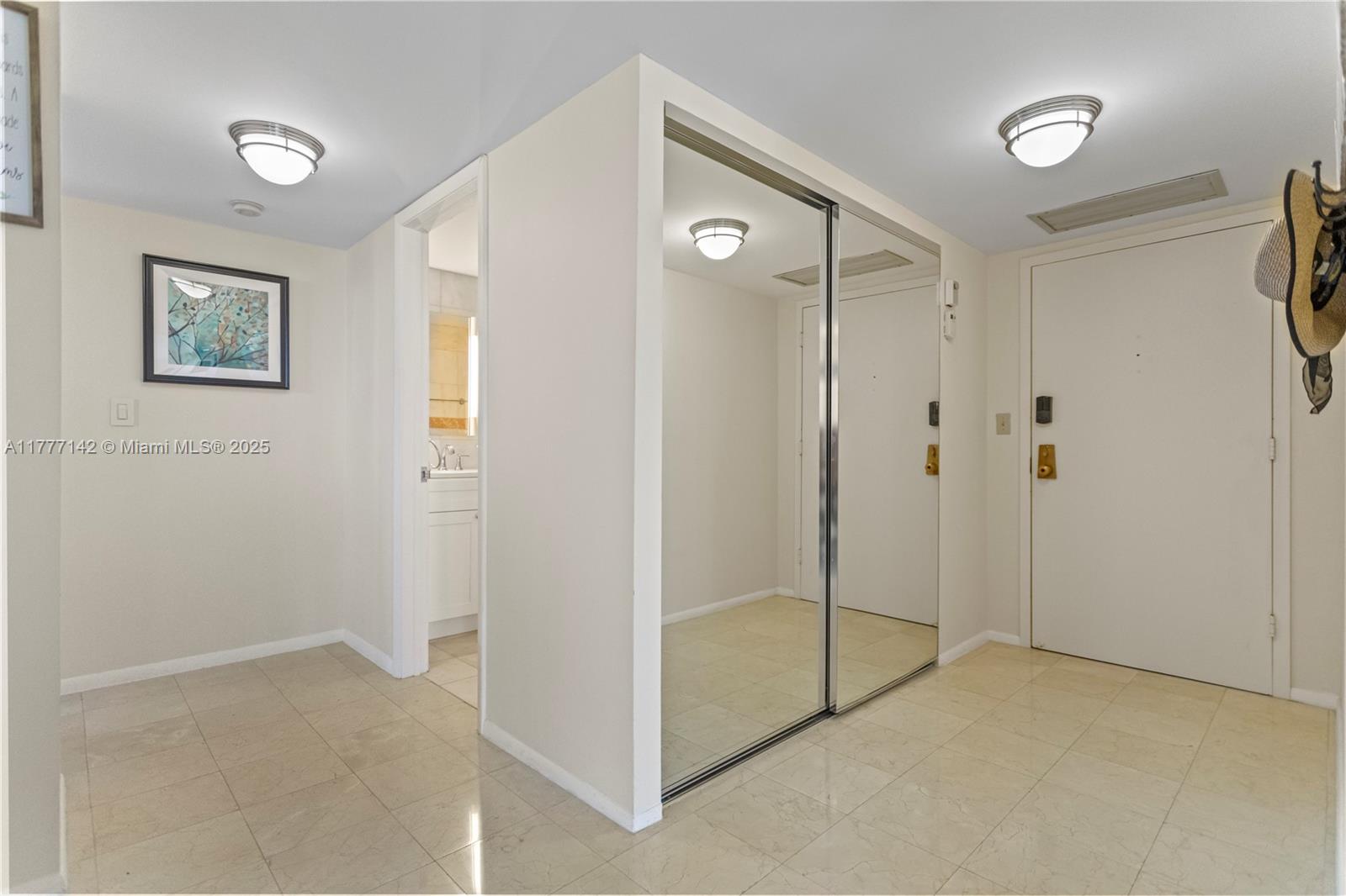 HALLMARK OF HOLLYWOOD CON - Residential