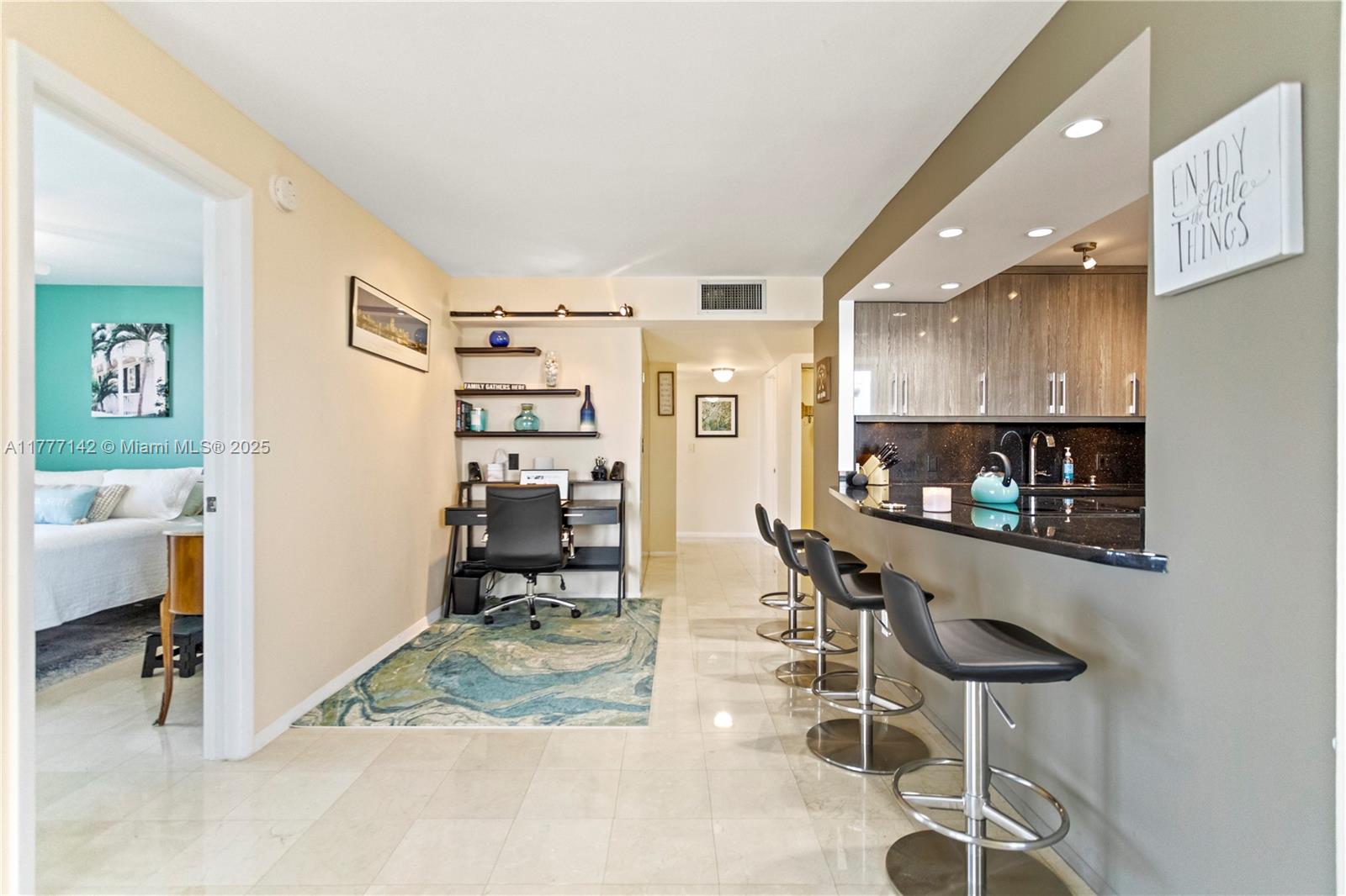 HALLMARK OF HOLLYWOOD CON - Residential