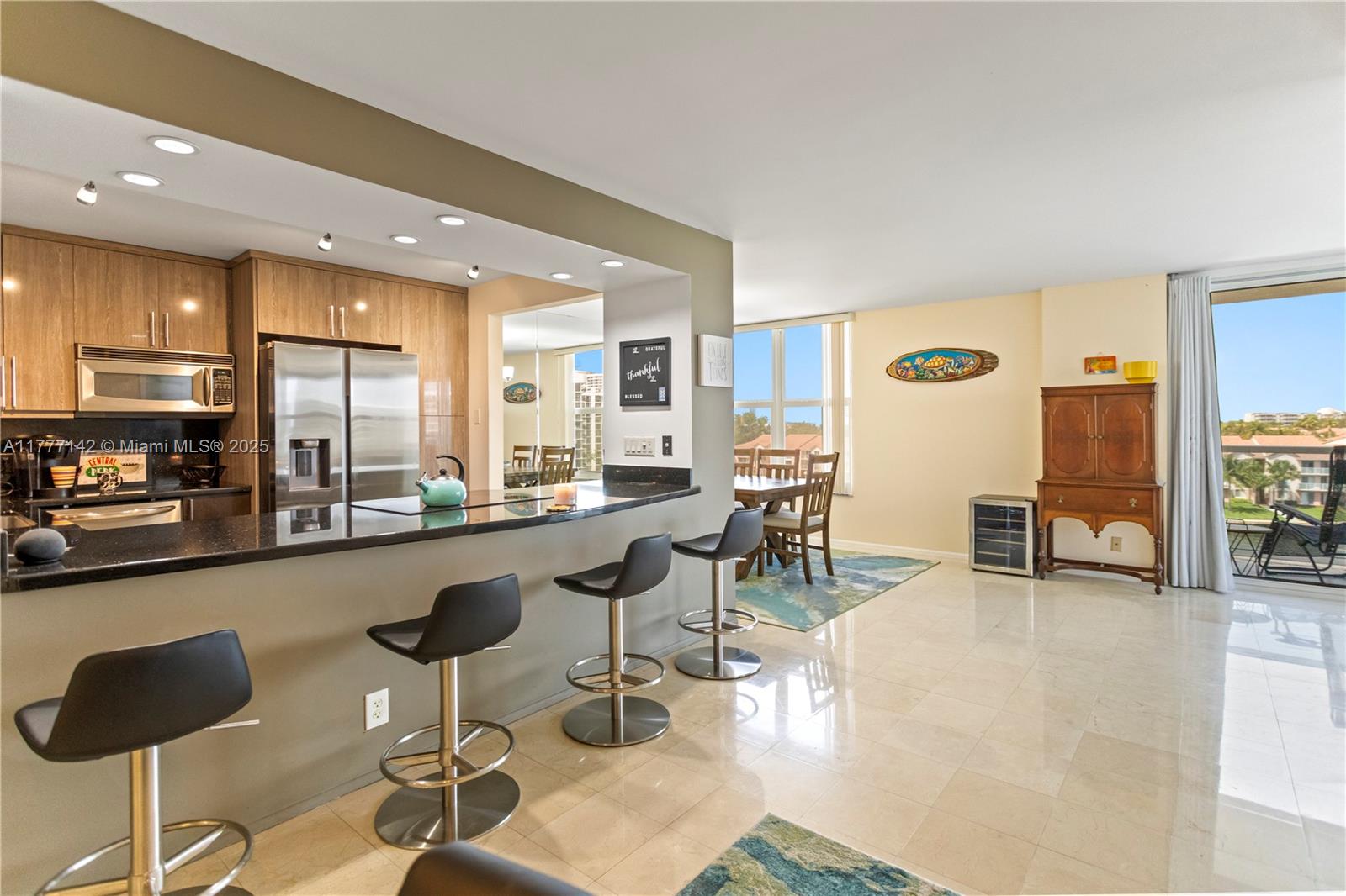HALLMARK OF HOLLYWOOD CON - Residential