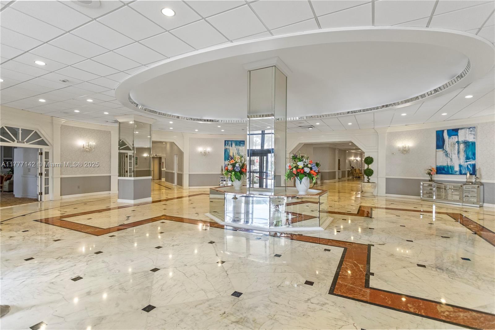 HALLMARK OF HOLLYWOOD CON - Residential