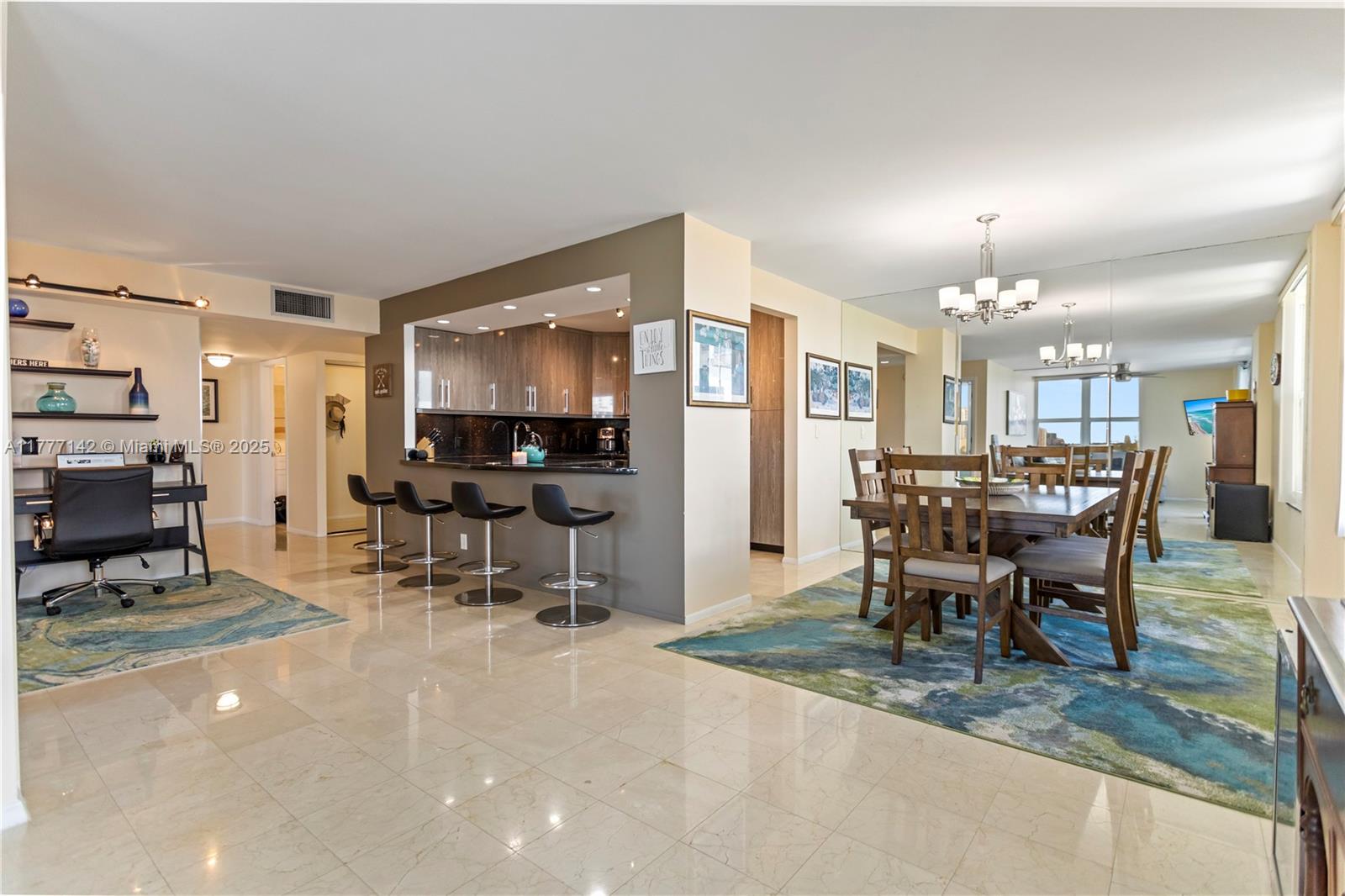 HALLMARK OF HOLLYWOOD CON - Residential