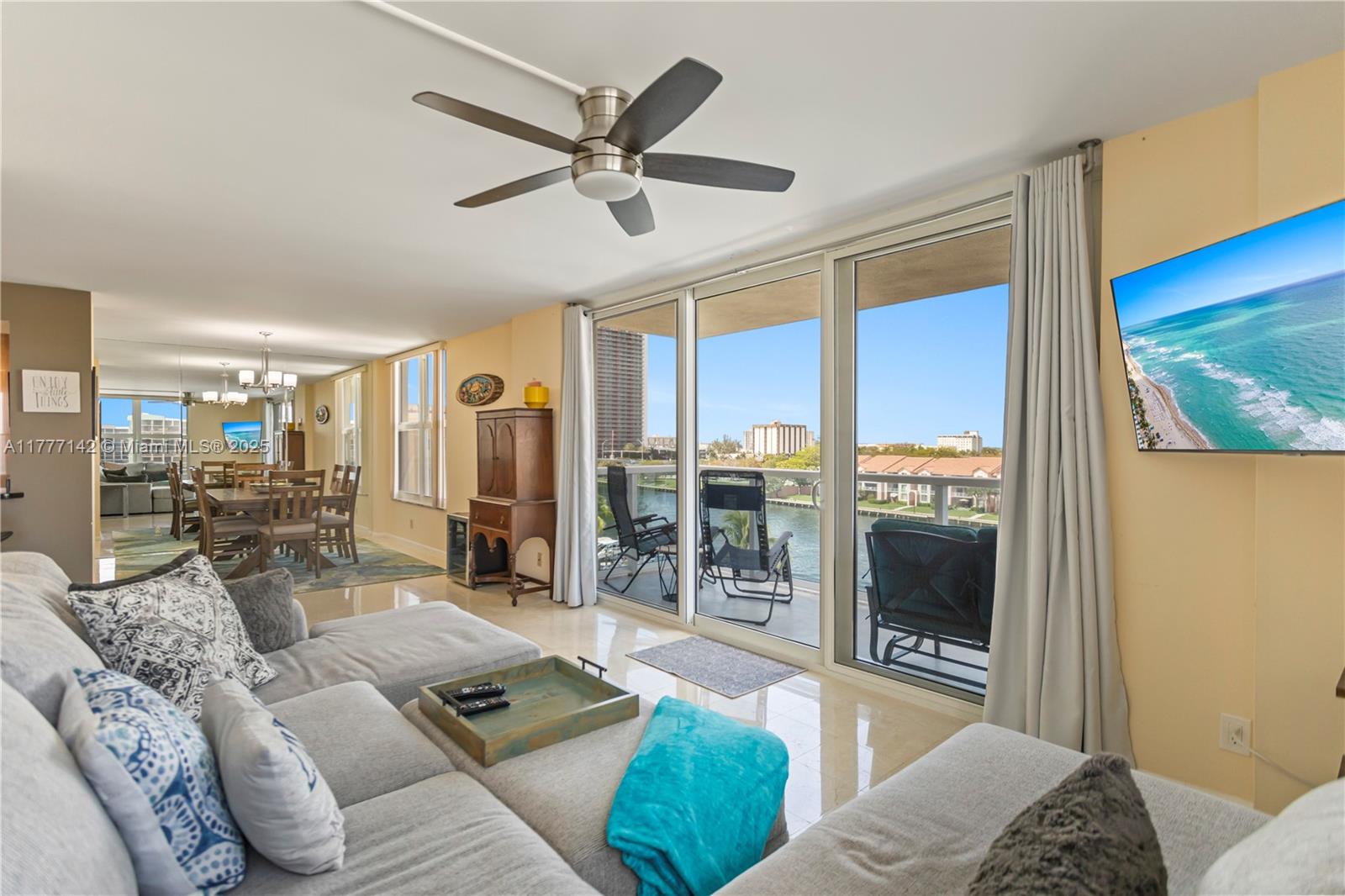HALLMARK OF HOLLYWOOD CON - Residential