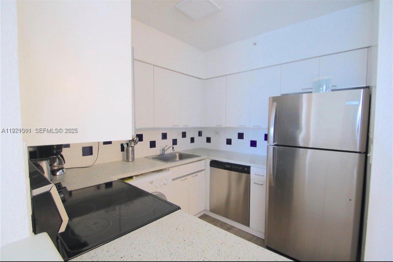 FLAMINGO SOUTH BEACH I CO - Residential Lease