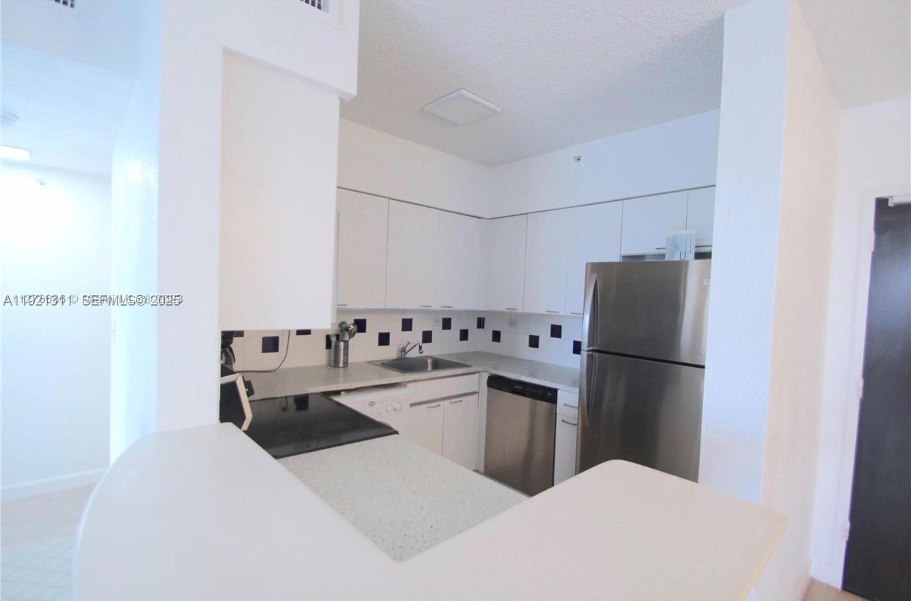 FLAMINGO SOUTH BEACH I CO - Residential Lease