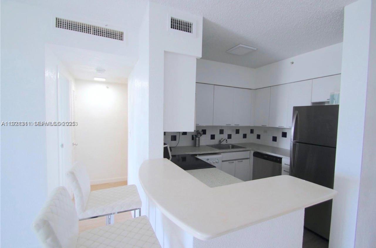 FLAMINGO SOUTH BEACH I CO - Residential Lease