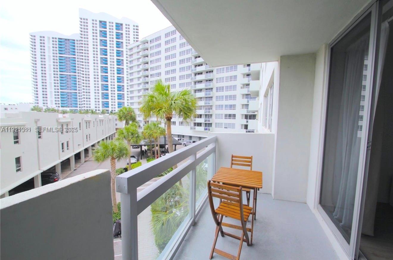 FLAMINGO SOUTH BEACH I CO - Residential Lease