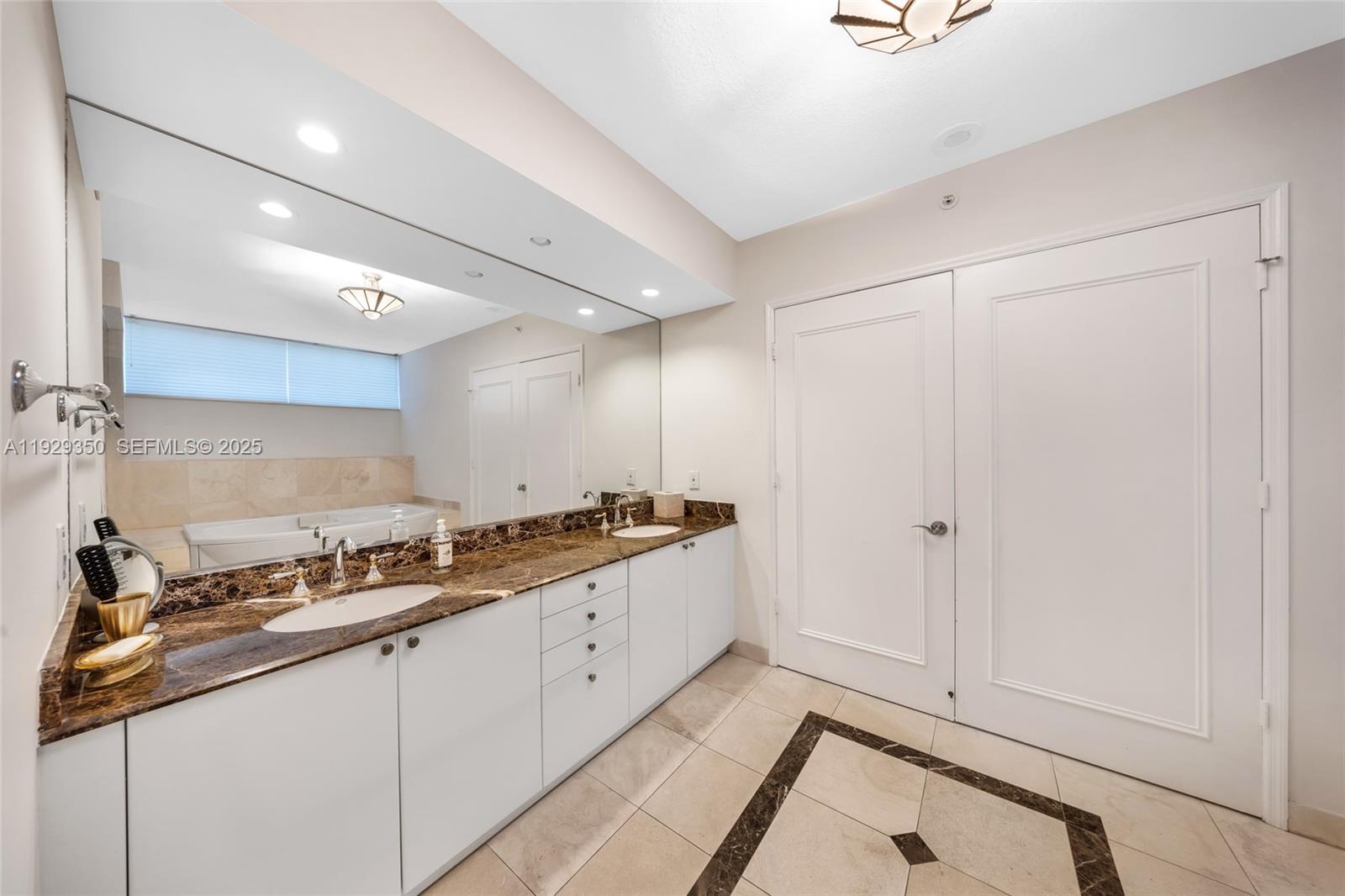 THE PINNACLE CONDO - Residential Lease